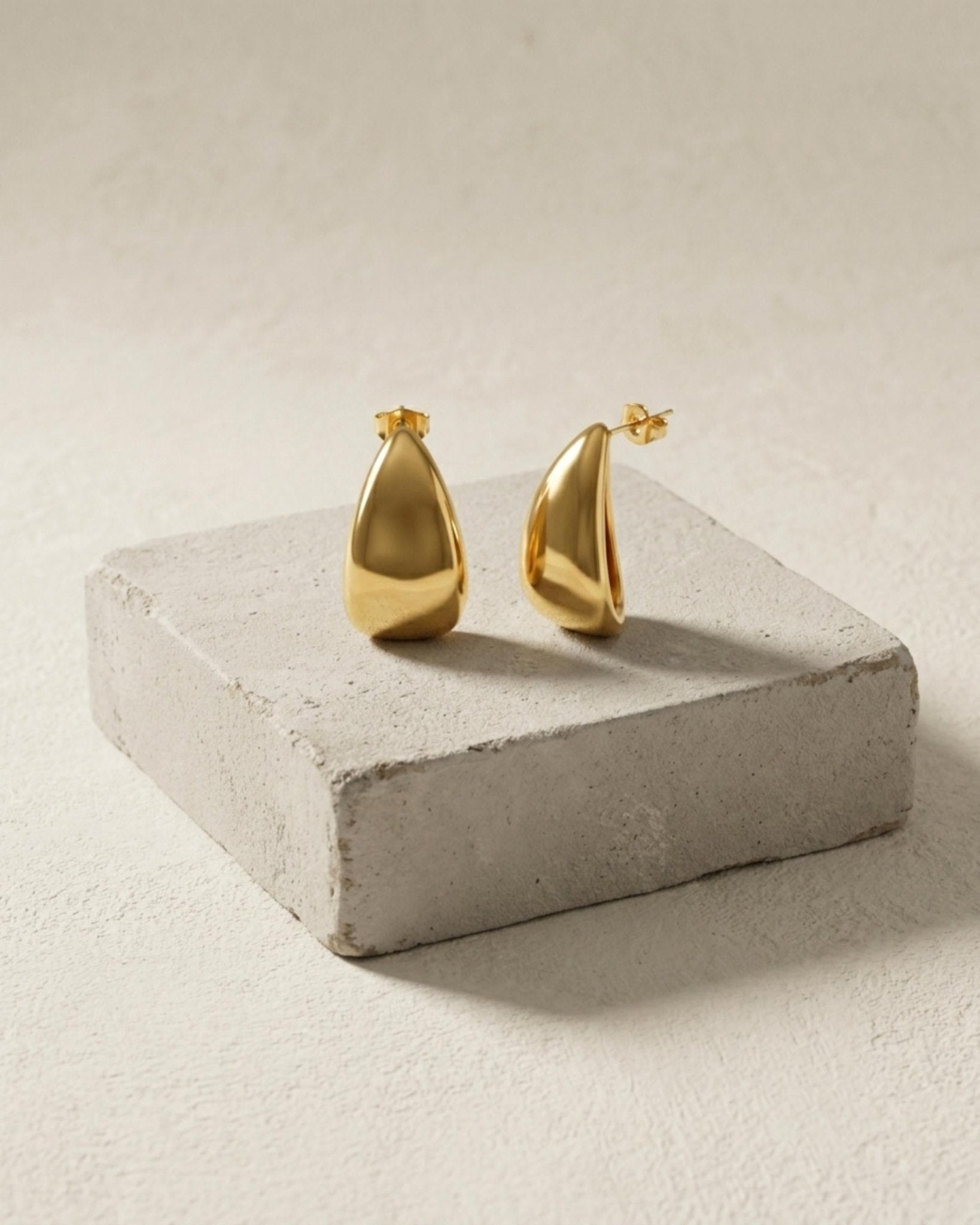 Courage Waterproof 3D Mirror Statement Earring 18K Gold Plating Plating - DANSK Copenhagen