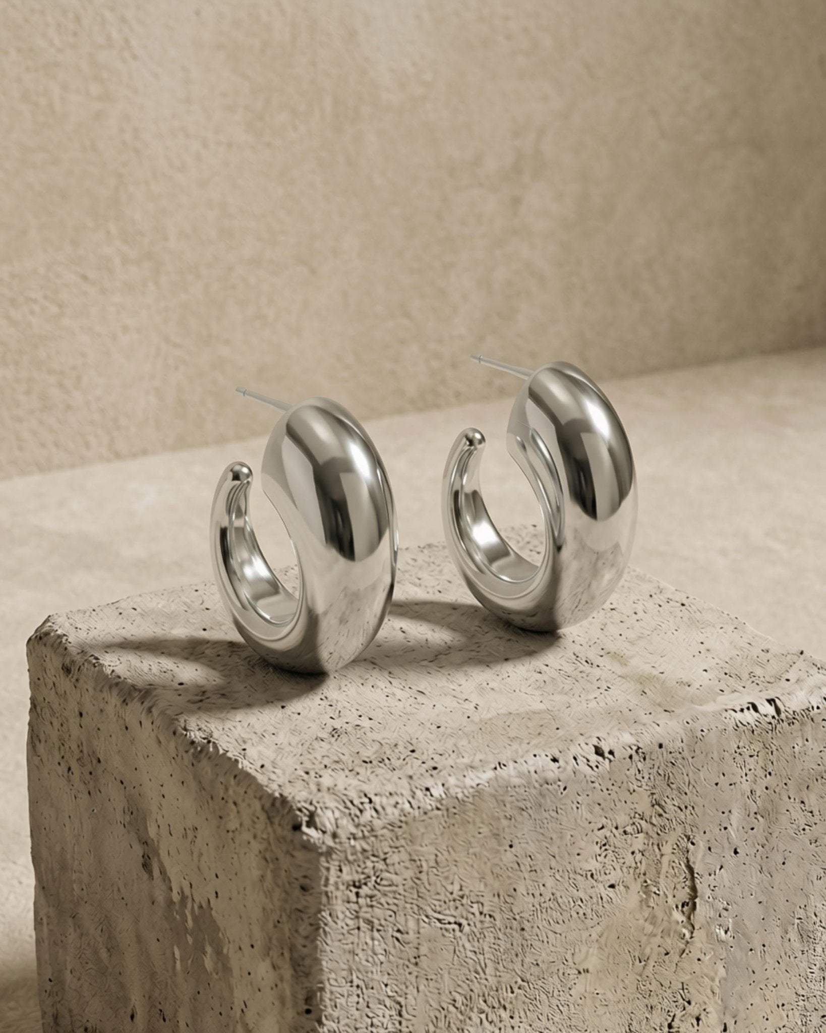 Courage Waterproof Chunky Curve Earring Silver Plating - DANSK Copenhagen