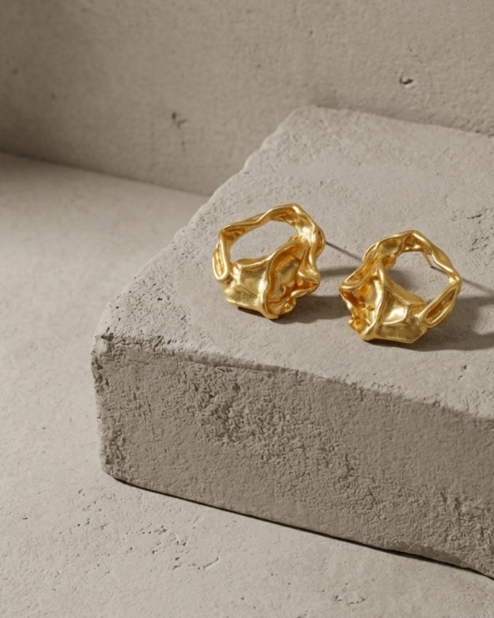 Courage Waterproof Open Circle Post Earring 18K Gold Plating - DANSK Copenhagen