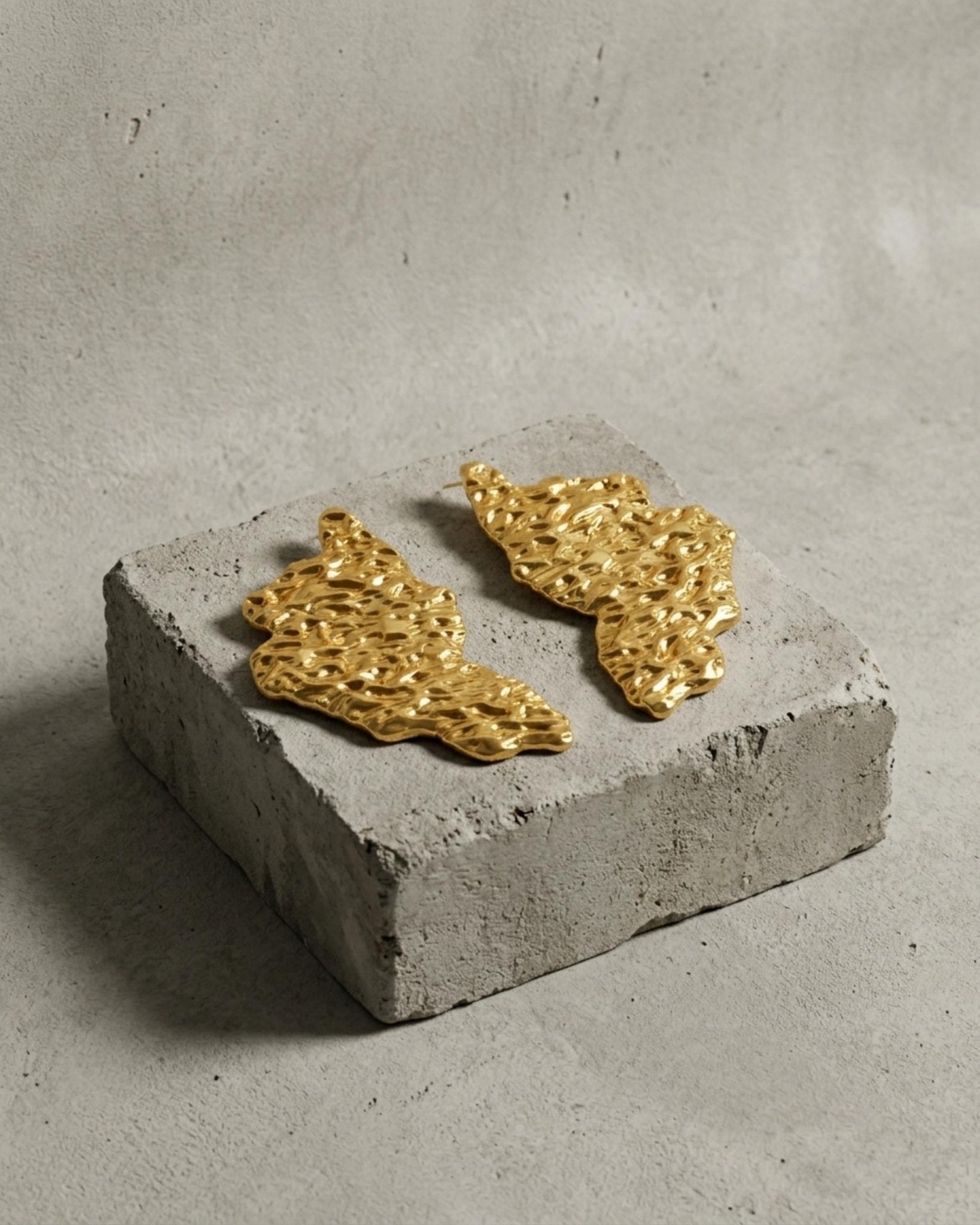 Courage Waterproof Triangle Statement Earring 18K Gold Plating - DANSK Copenhagen