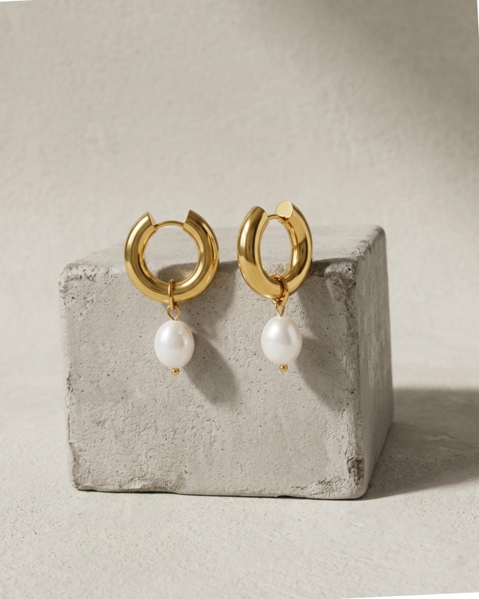 Joy Waterproof Chunky Pearl Hoop 18K Gold Plating - DANSK Copenhagen