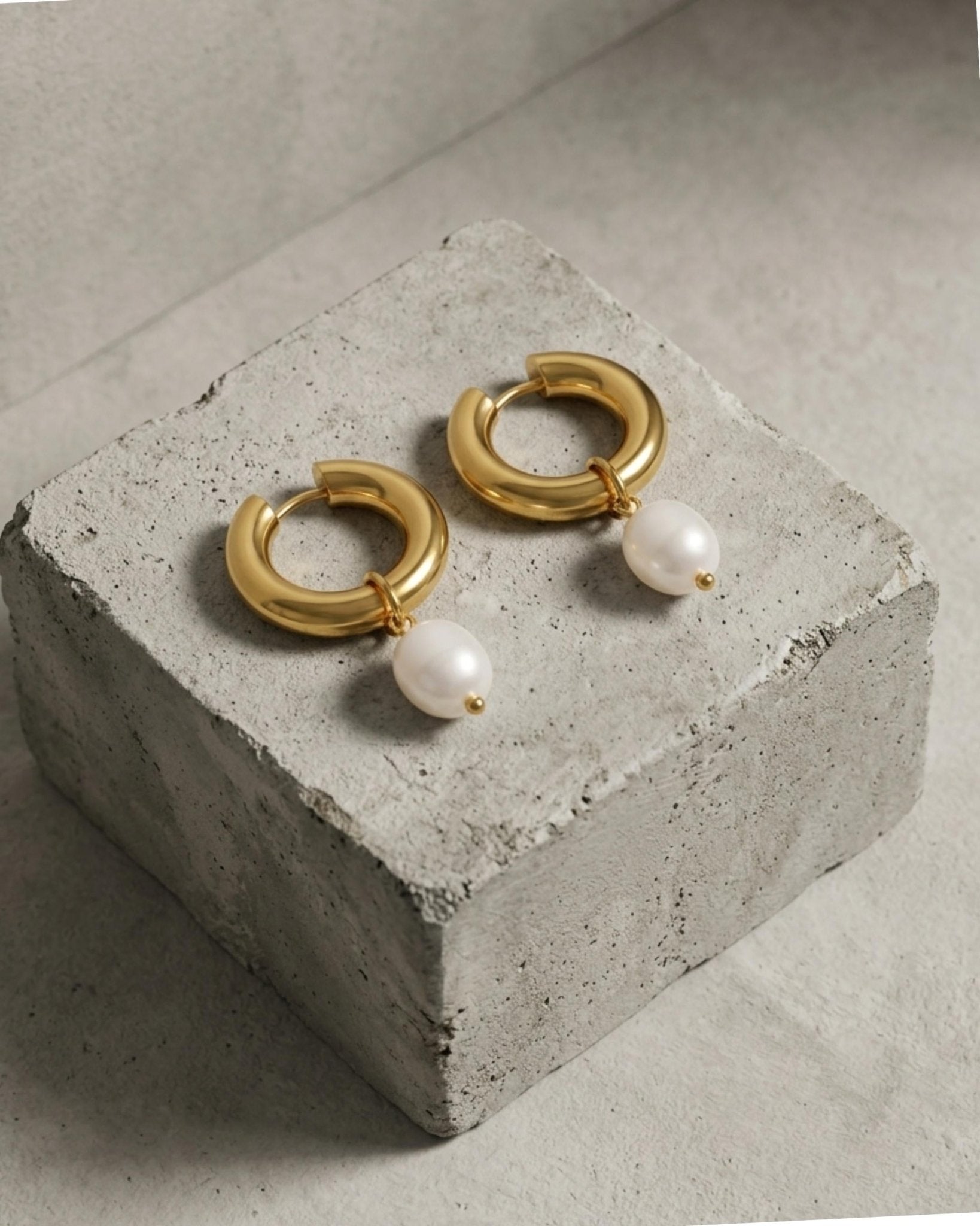 Joy Waterproof Chunky Pearl Hoop 18K Gold Plating - DANSK Copenhagen