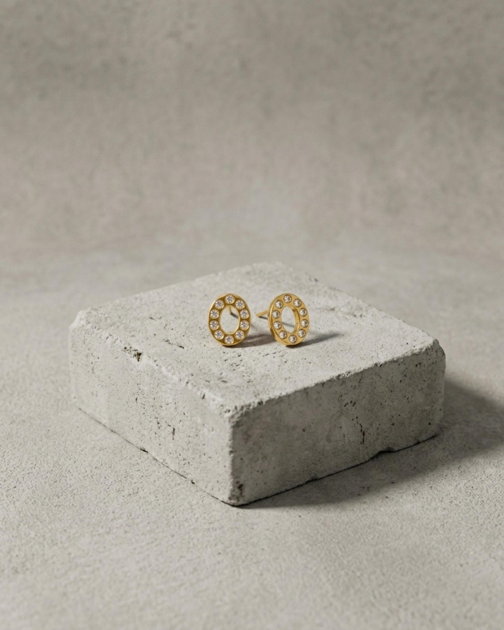 Joy Waterproof Clear CZ Circle Earrings 18K Gold Plating - DANSK Copenhagen