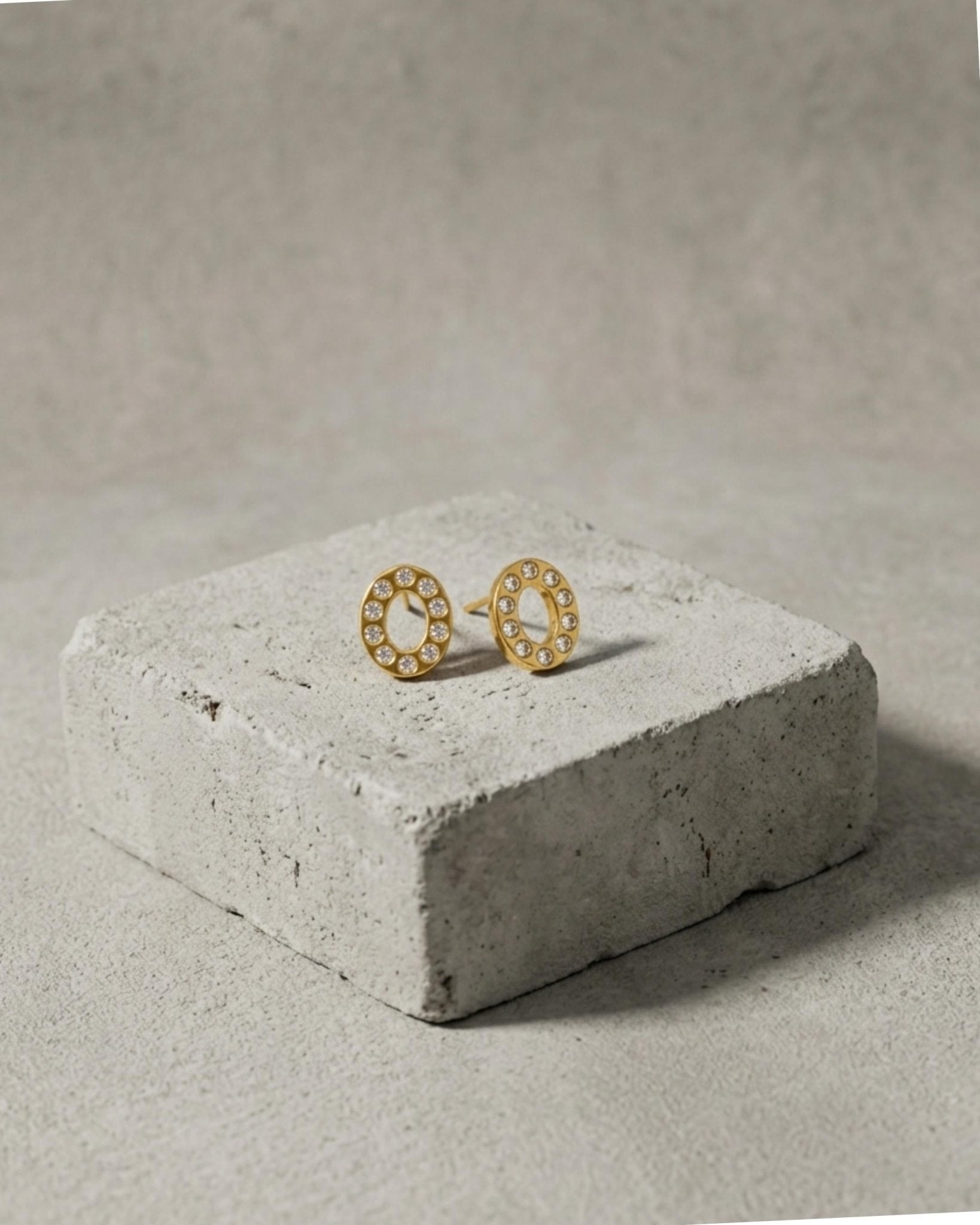Joy Waterproof Clear CZ OO Post Earrings 18K Gold Plating - DANSK Copenhagen