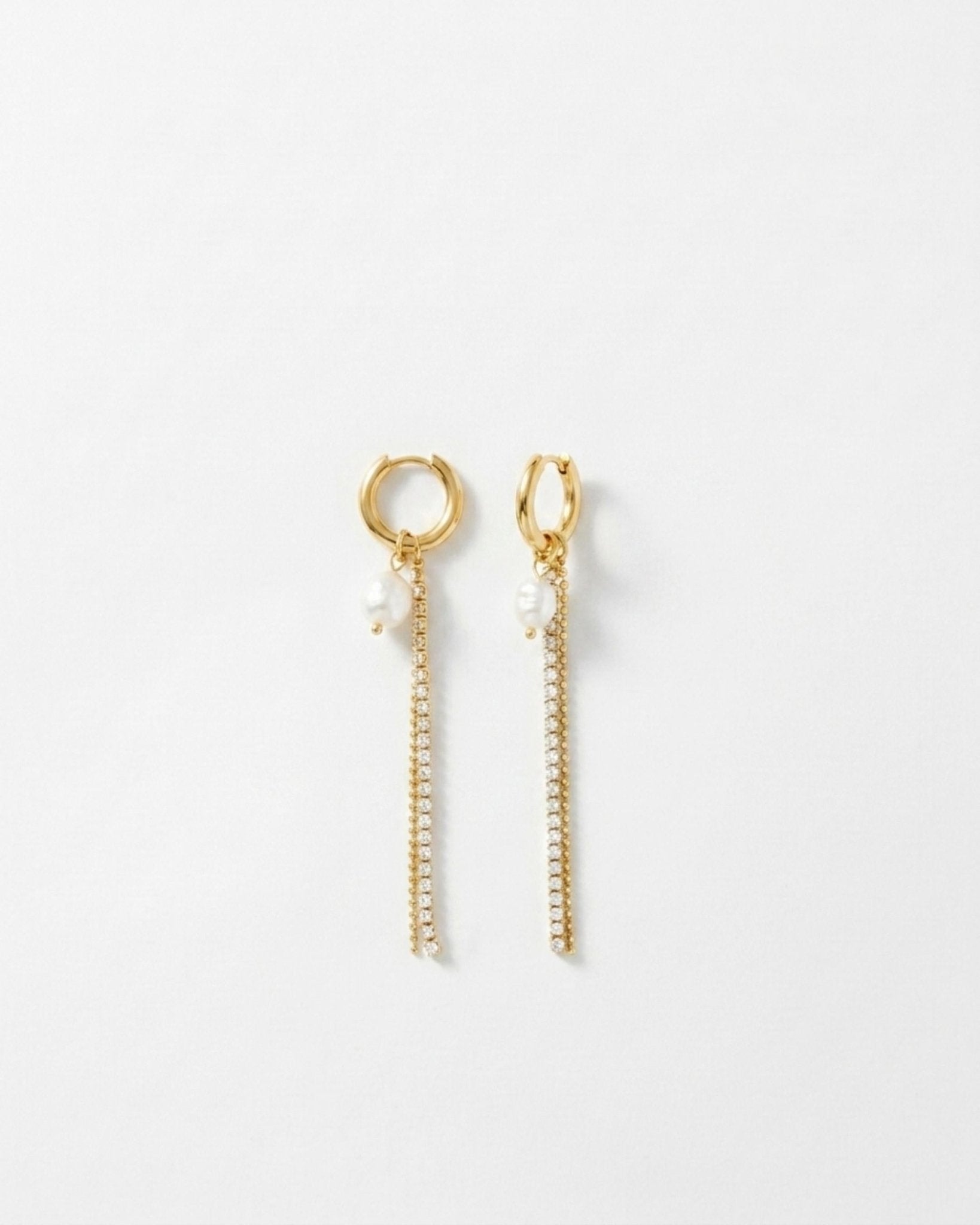 Joy Waterproof CZ Chain & Pearl Huggie 18K Gold Plating - DANSK Copenhagen