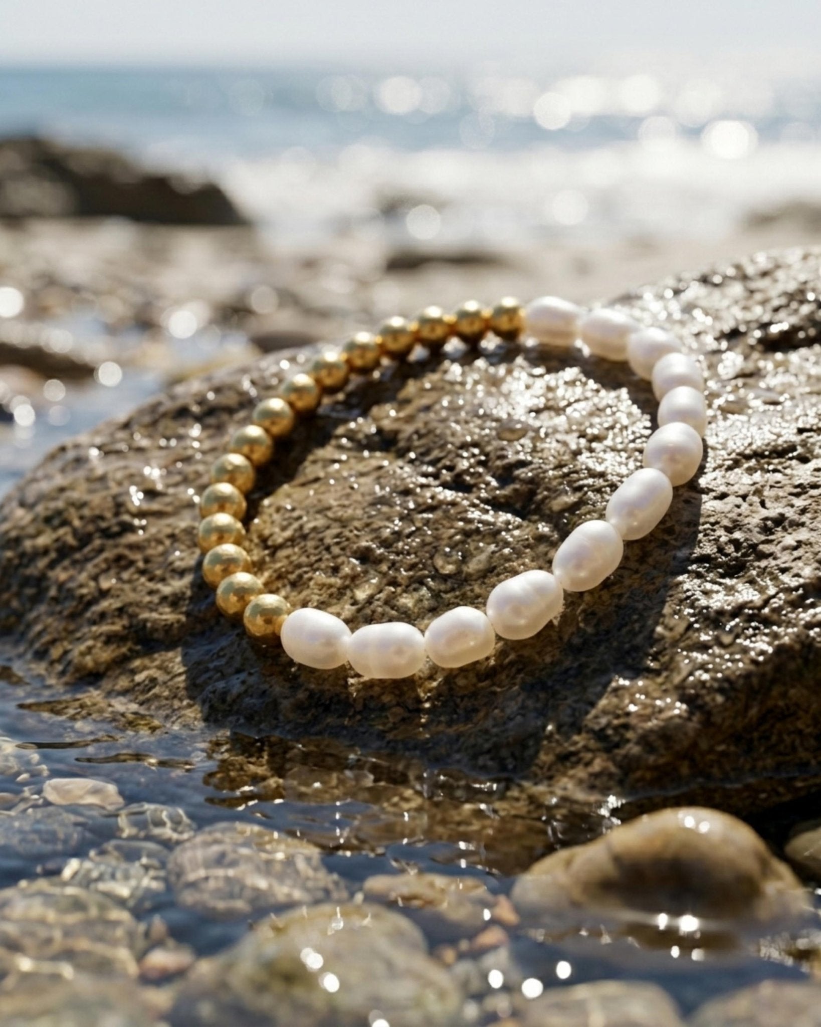 Joy Waterproof Elastic Irregular Freshwater Pearl & Ball Bracelet 18K Gold Plating - DANSK Copenhagen