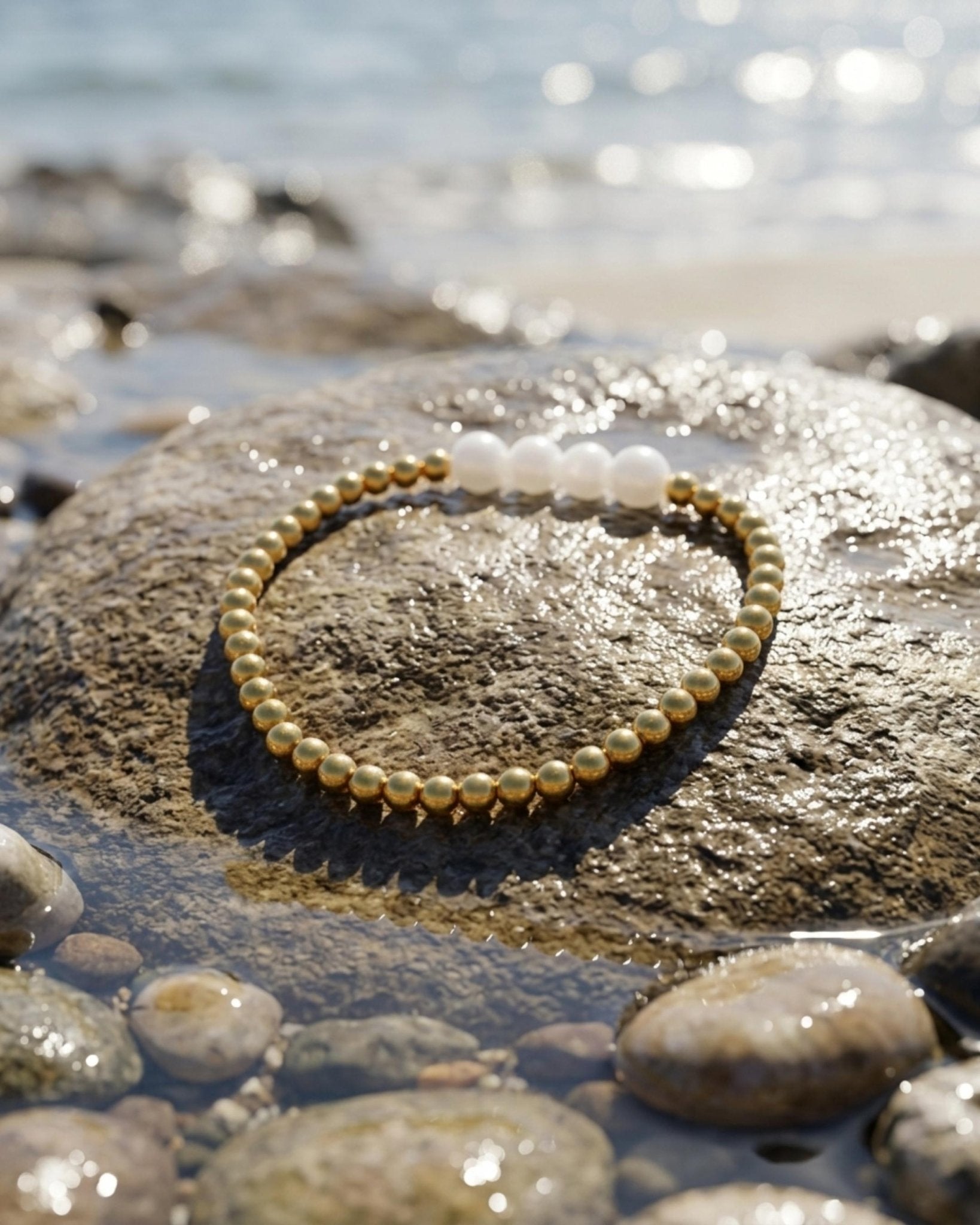 Joy Waterproof Elastic Pearl & Ball Bracelet 18K Gold Plating - DANSK Copenhagen
