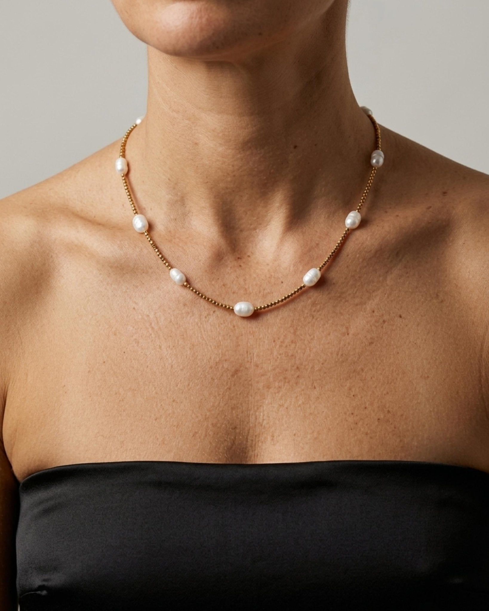 Joy Waterproof Short Singular Freshwater Pearl & Mini Ball Necklace 18K Gold Plating - DANSK Copenhagen
