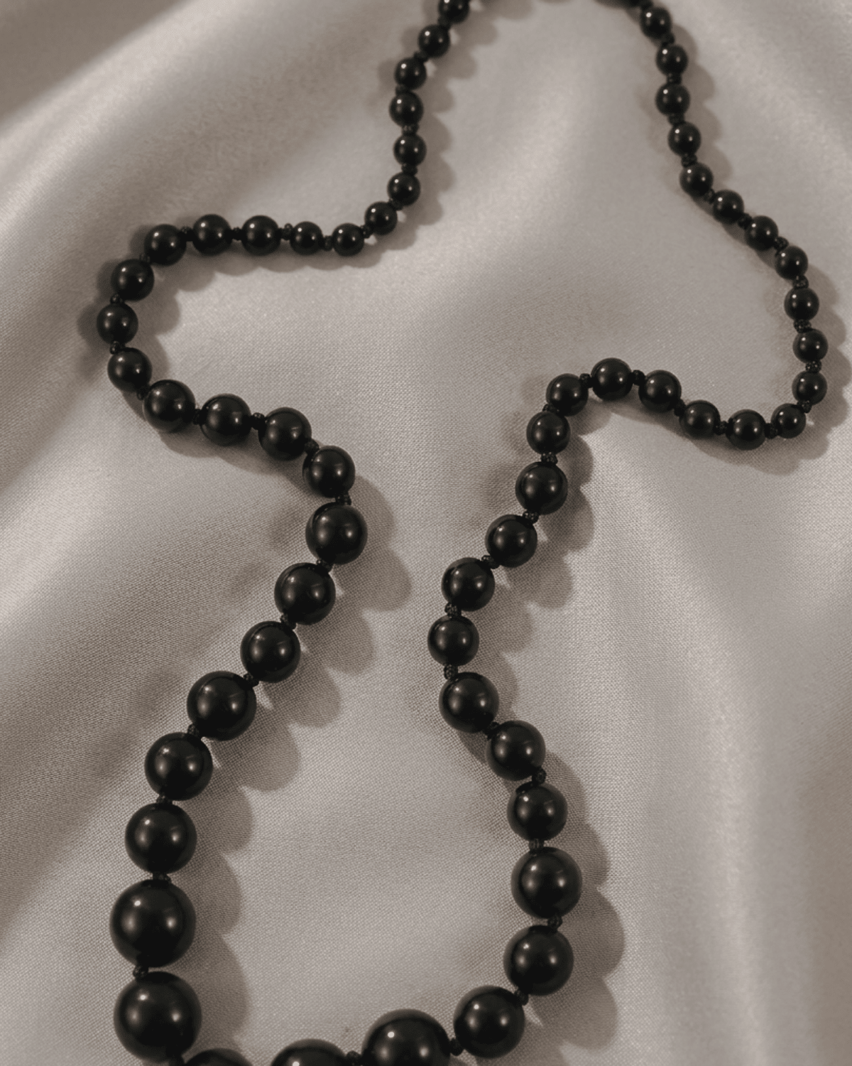 Lisa Long Resin Necklace Black -DNSK Copenhagen