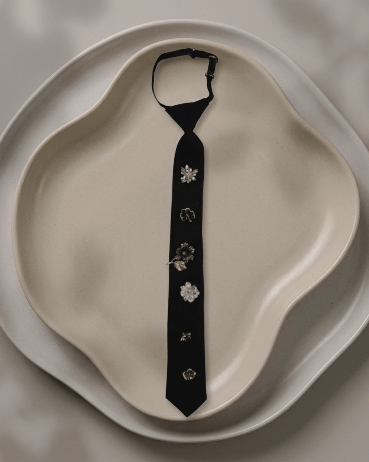 Lisa Neck Tie Black Fabric incl 6 Brooches Adjustable -DNSK Copenhagen