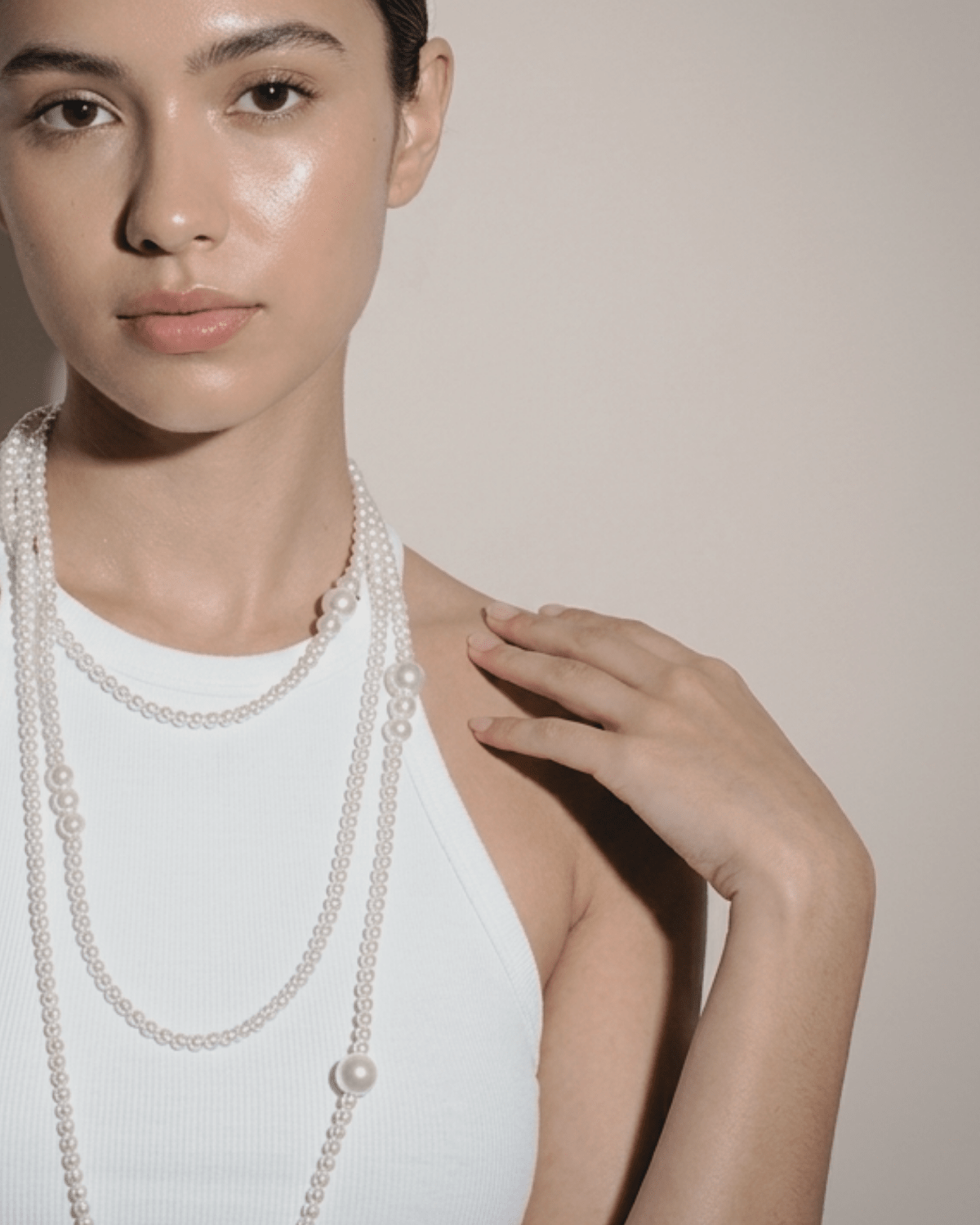 Lisa Pearl Waist Chain 120 cm -DNSK Copenhagen