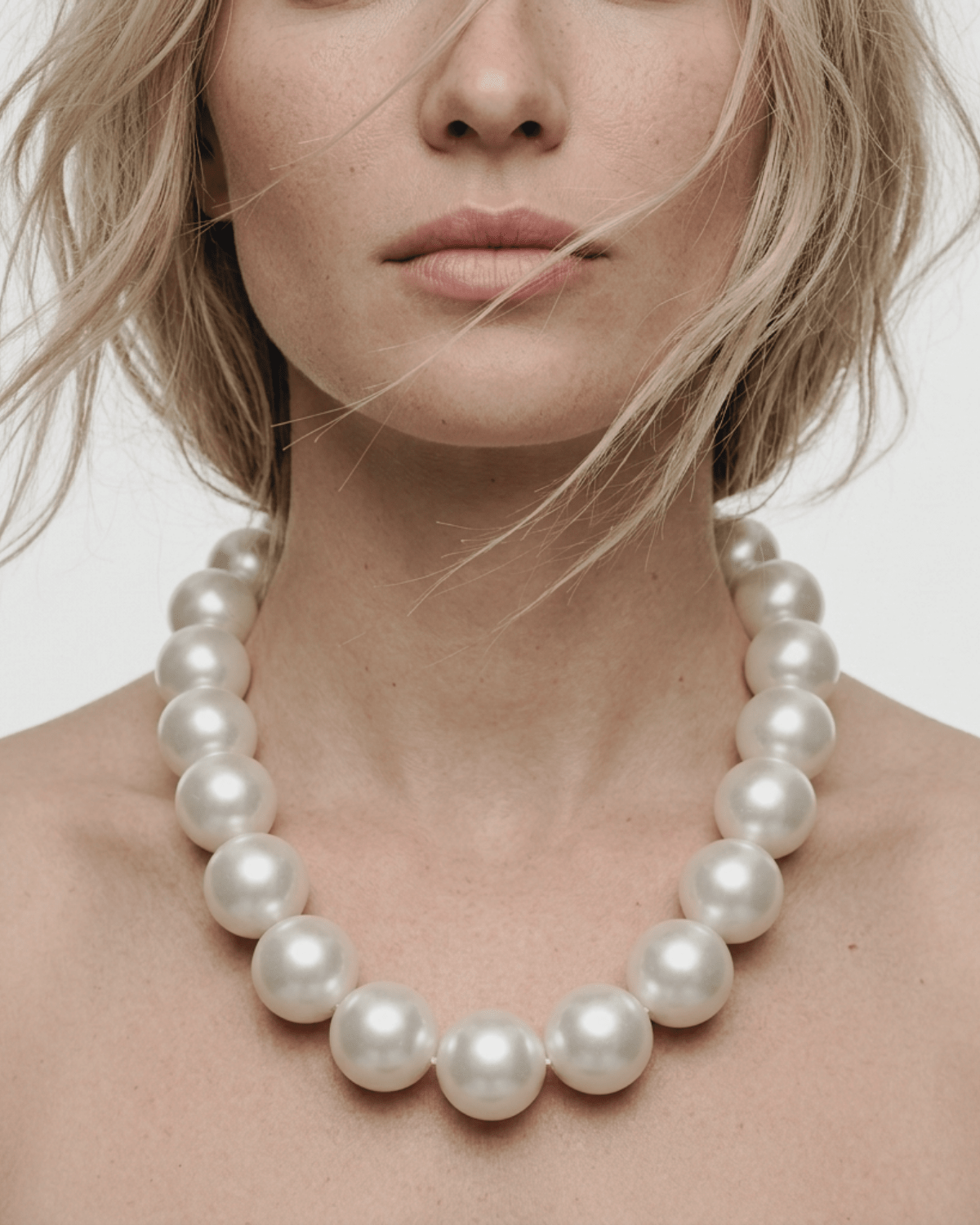 Lisa Short Statement Pearl 18 mm Waist Chain 40 cm -DNSK Copenhagen
