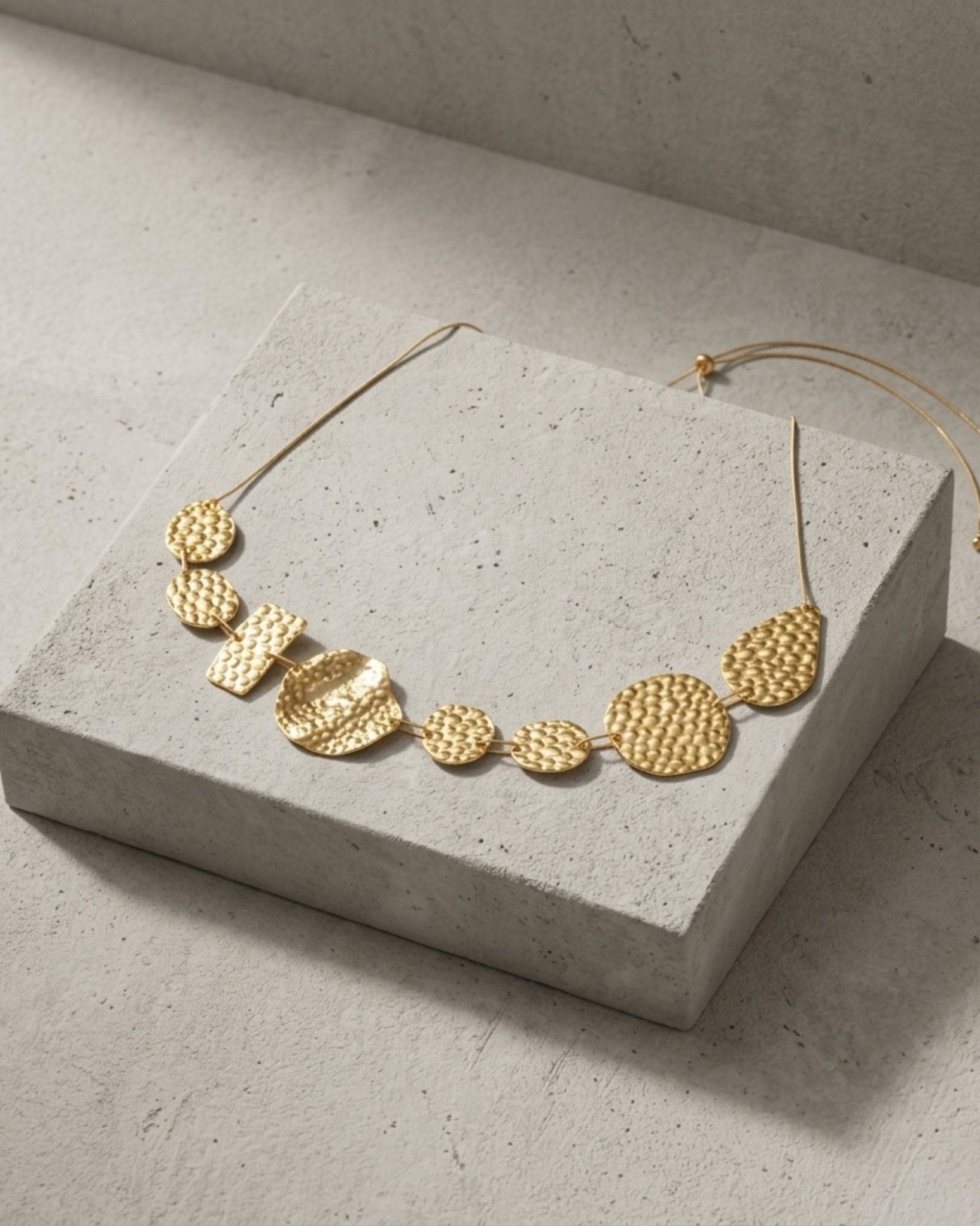 MARIN Waterproof 18K Gold Plated Statement Necklace – Adjustable Chain & Hammered Stainless Steel - DANSK Copenhagen