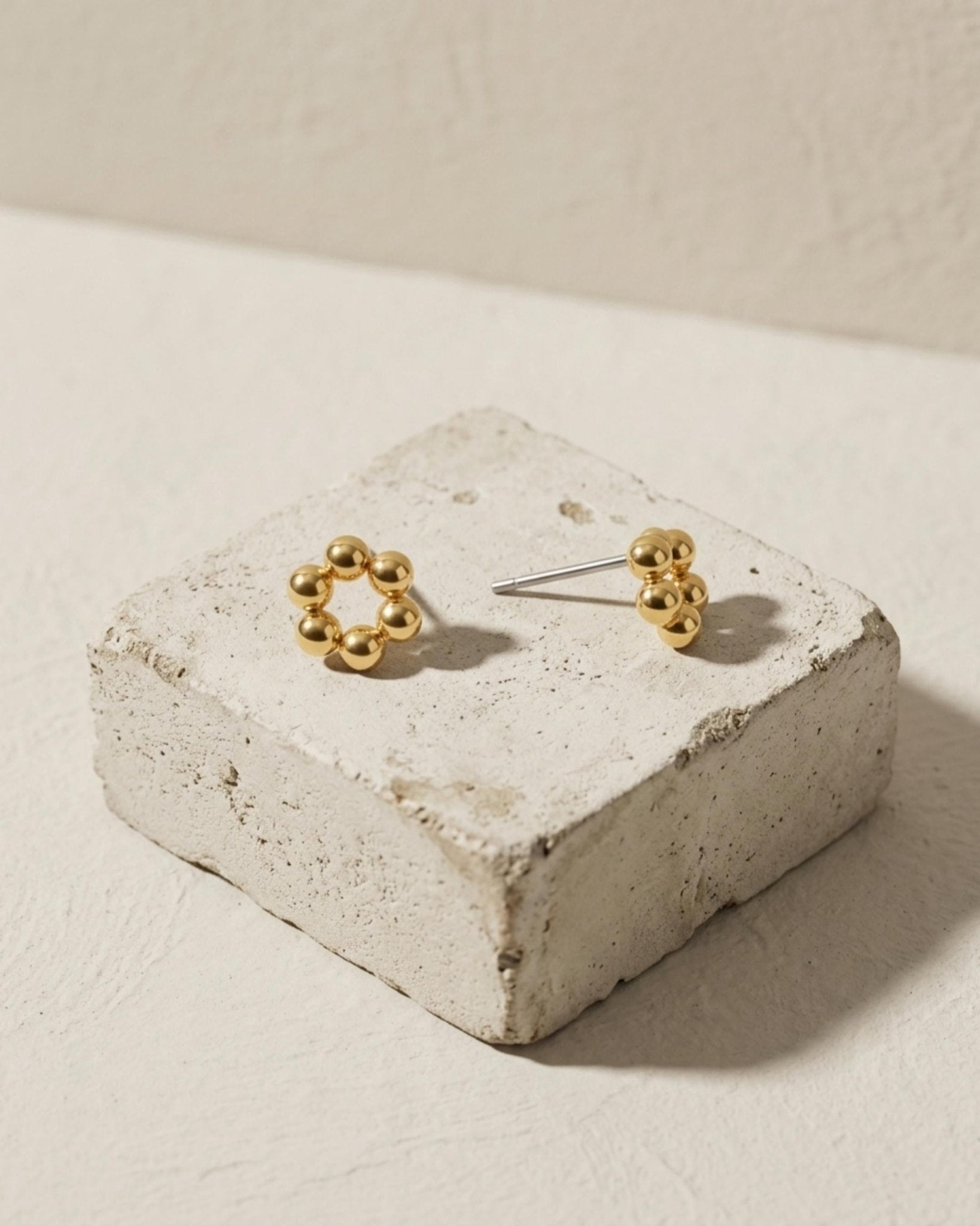 Passion Waterproof Circle Ball Earring 18K Gold Plating - DANSK Copenhagen