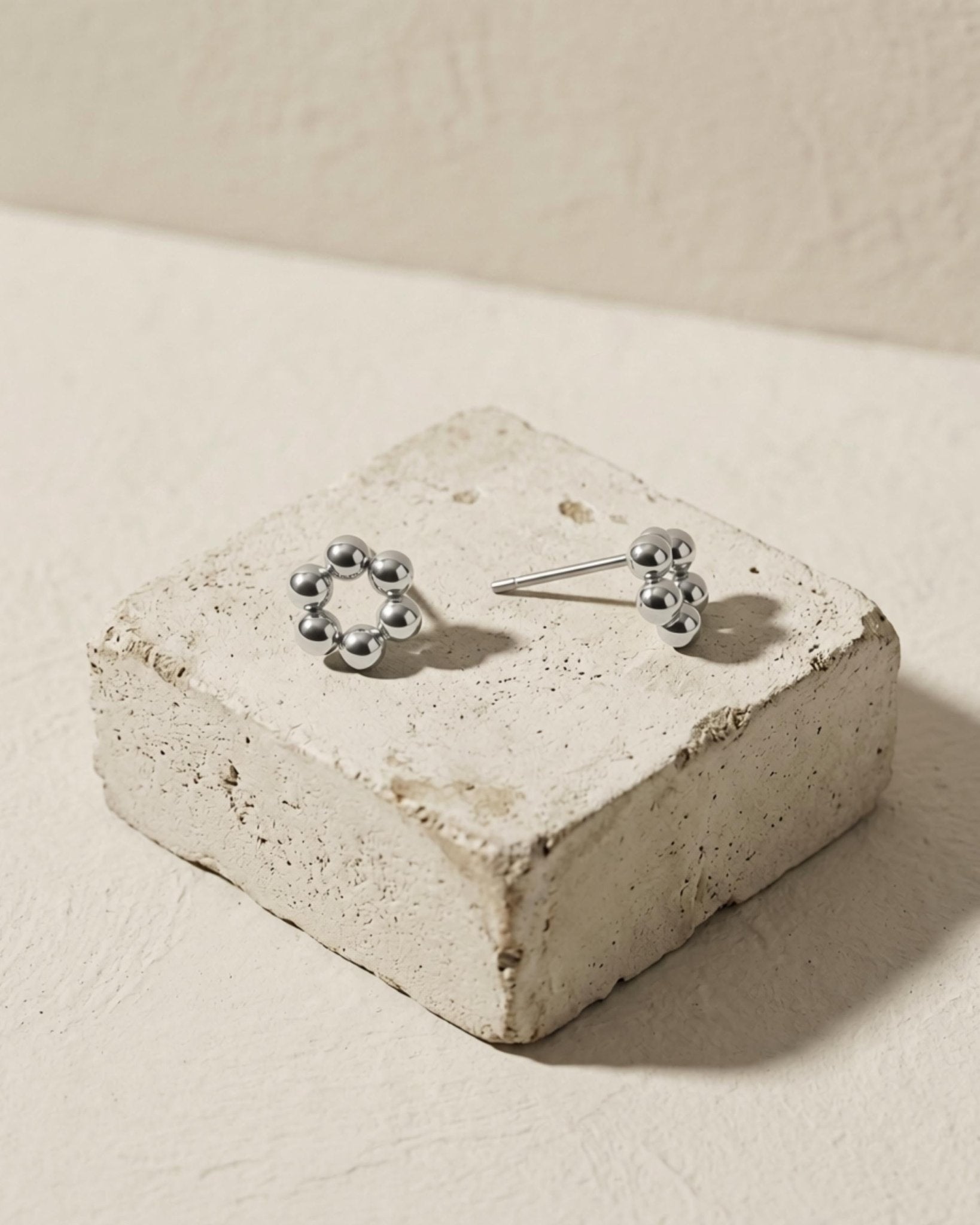 Passion Waterproof Circle Ball Earring Silver Plating - DANSK Copenhagen