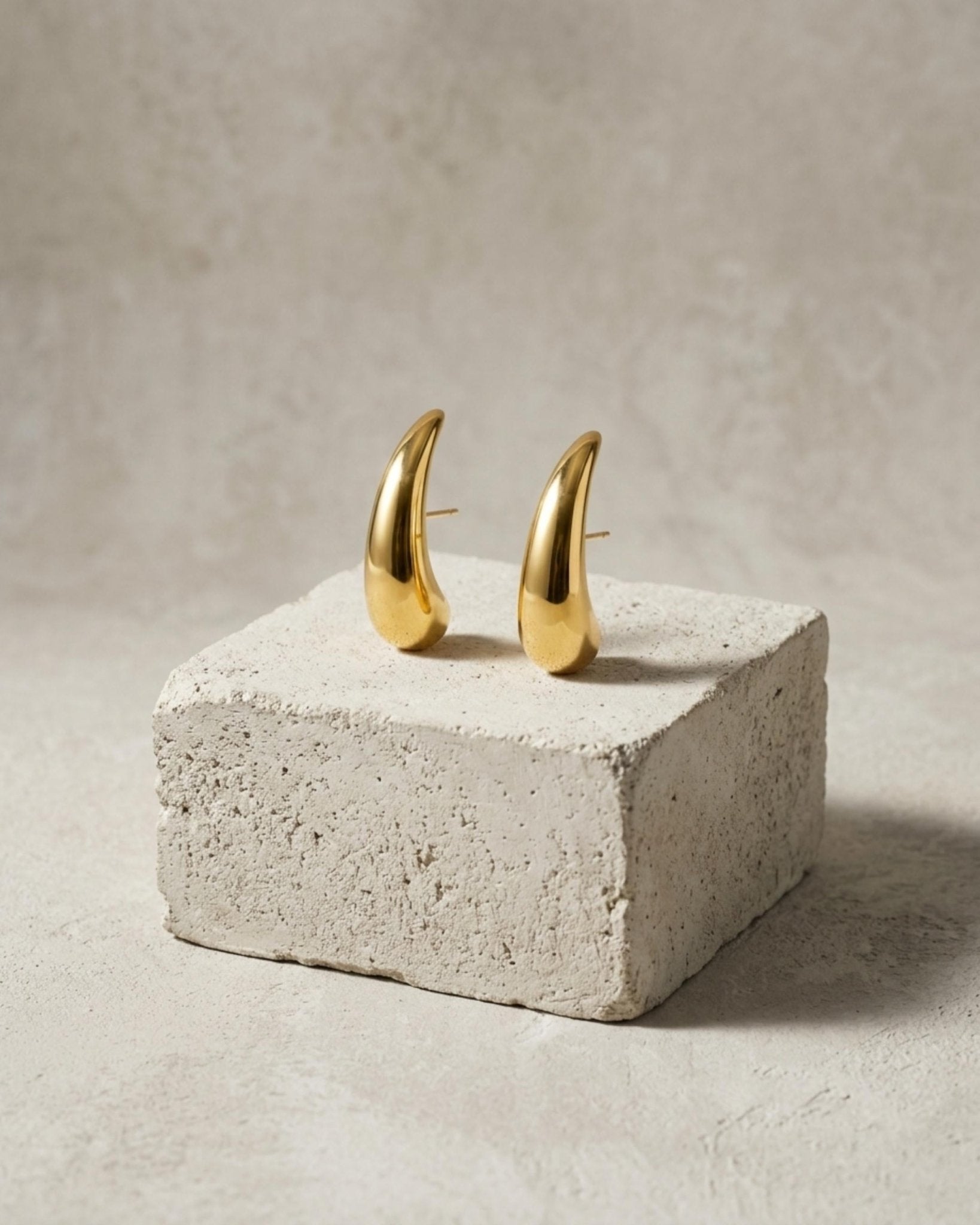 Passion Waterproof Smooth Crawler Earring 18K Gold Plating - DANSK Copenhagen