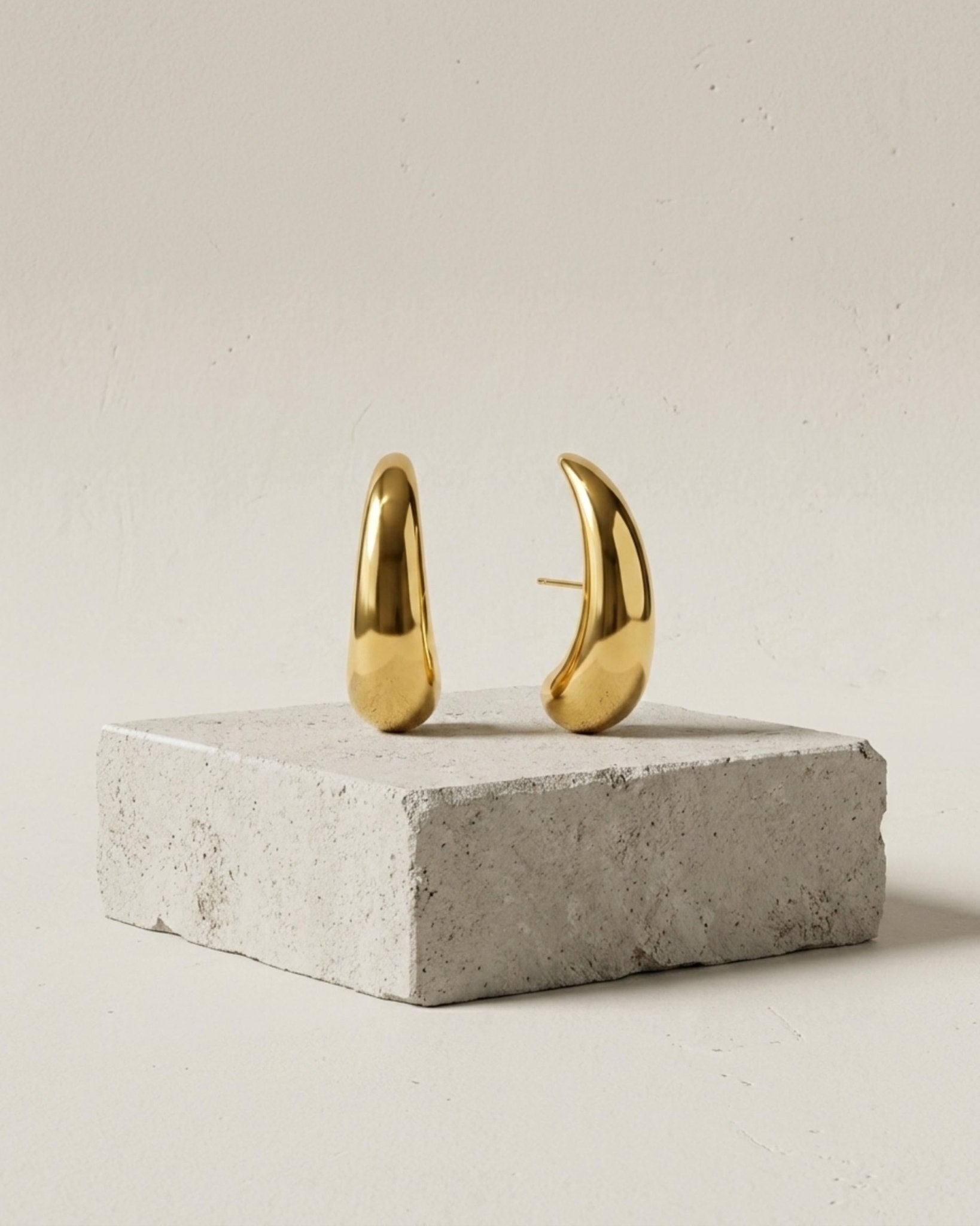 Passion Waterproof Smooth Crawler Earring 18K Gold Plating - DANSK Copenhagen
