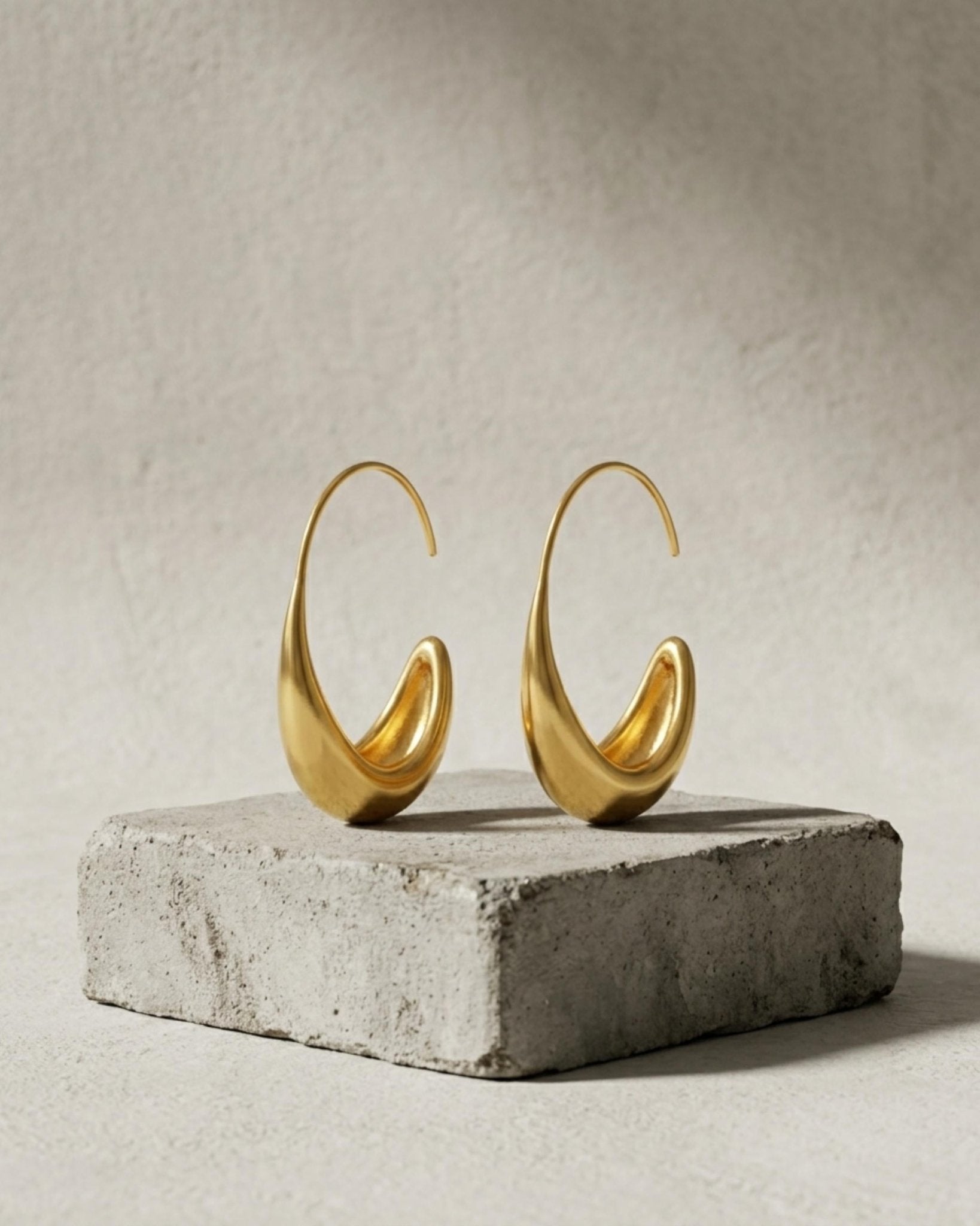 Passion Waterproof Smooth Hoop 18K Gold Plating - DANSK Copenhagen