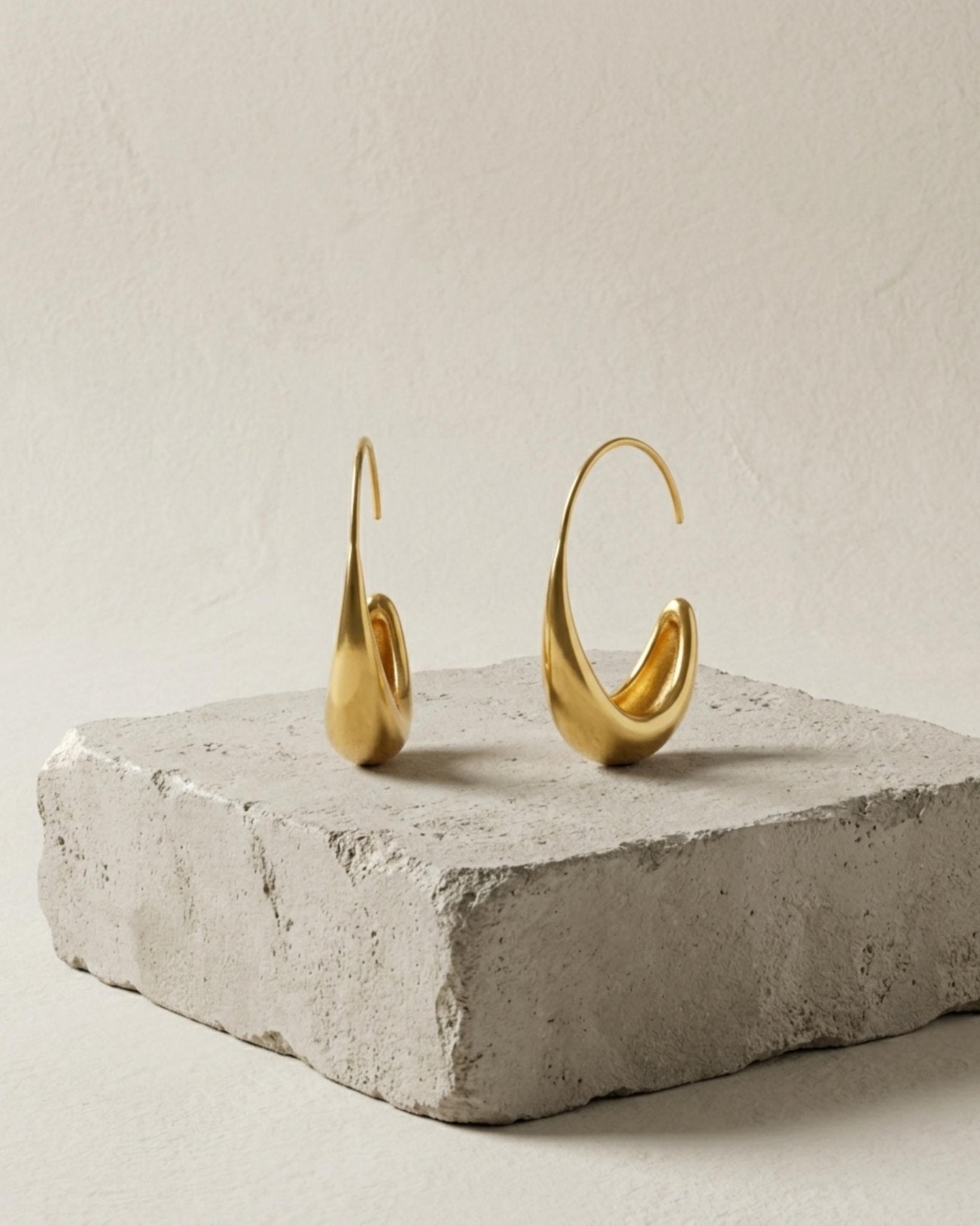 Passion Waterproof Smooth Hoop 18K Gold Plating - DANSK Copenhagen