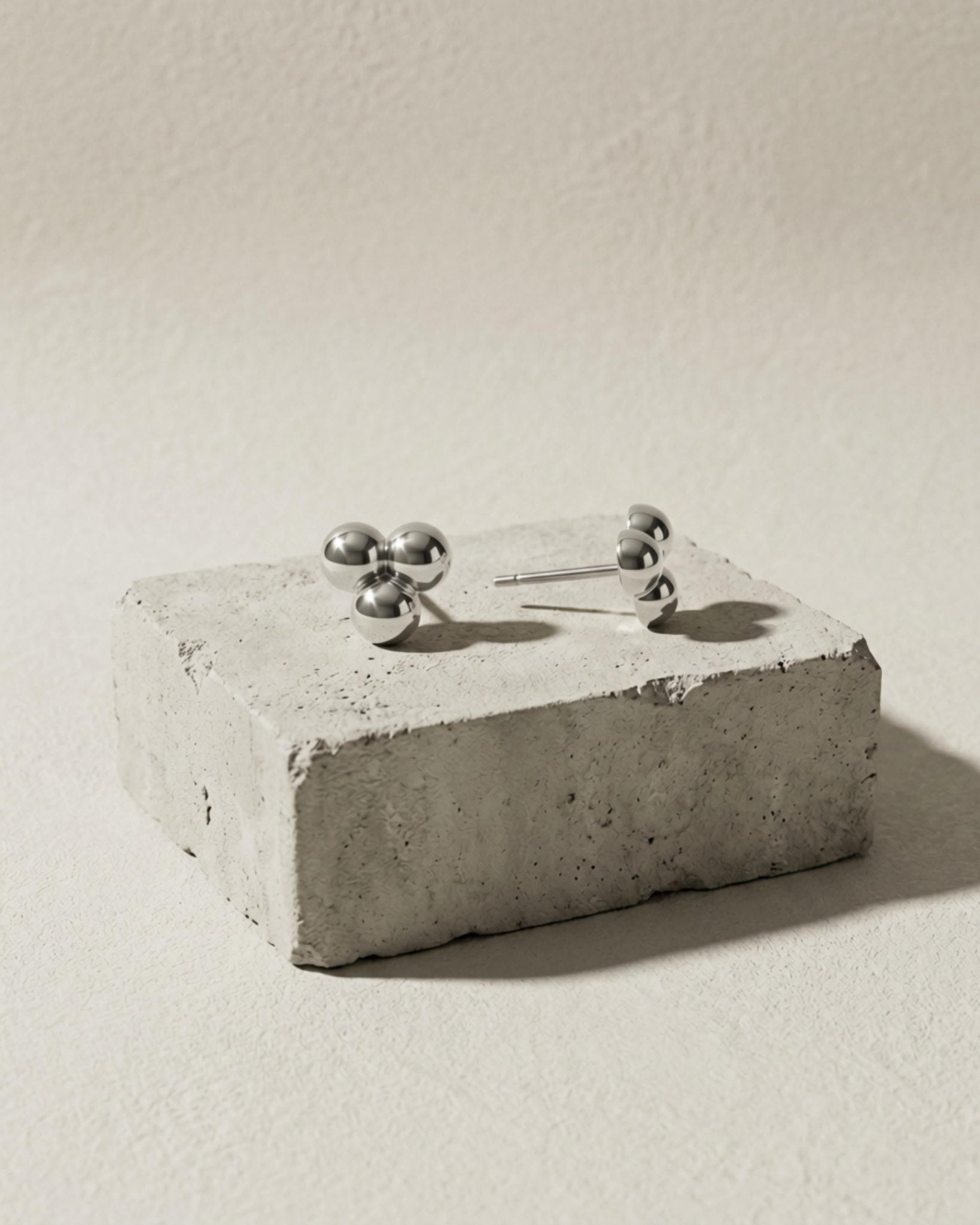 Passion Waterproof Triple Ball Earring Silver Plating - DANSK Copenhagen