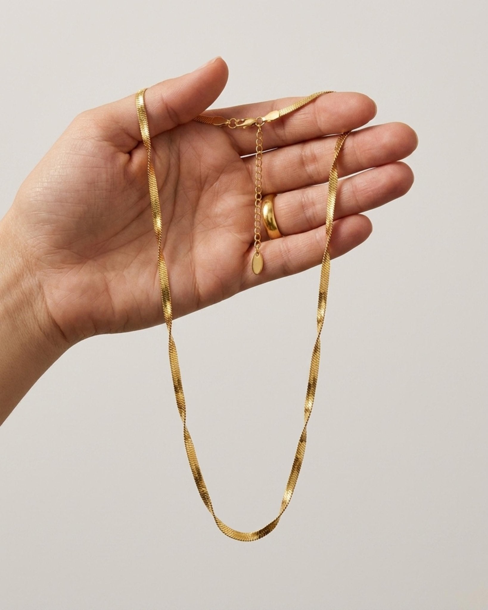 Passion Waterproof Twisted 2mm Small Herringbone Necklace 18K Gold Plating - DANSK Copenhagen