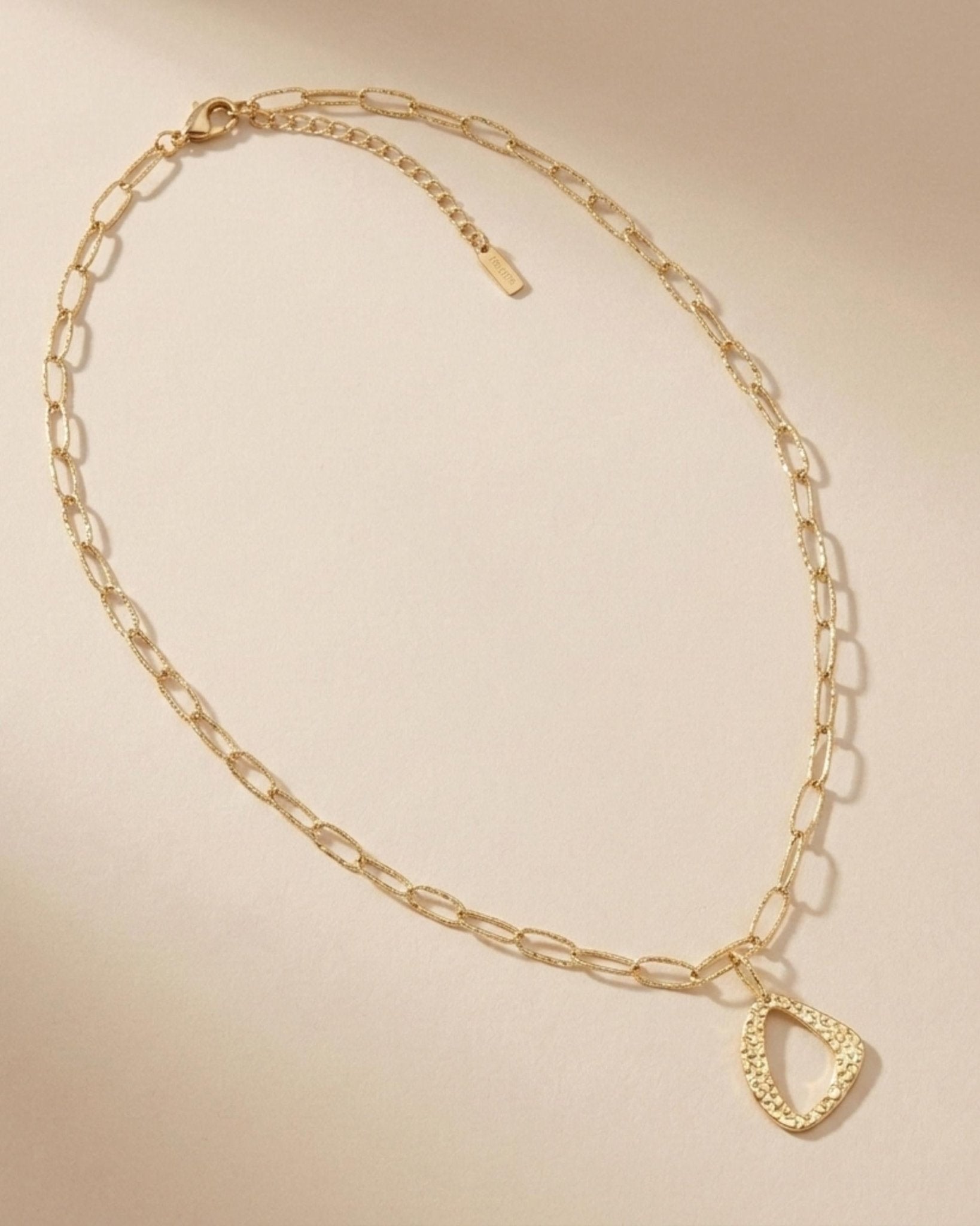 RAGNA Waterproof 18K Gold Plated Long Minimalistic Necklace - Hammered Stainless Steel - DANSK Copenhagen