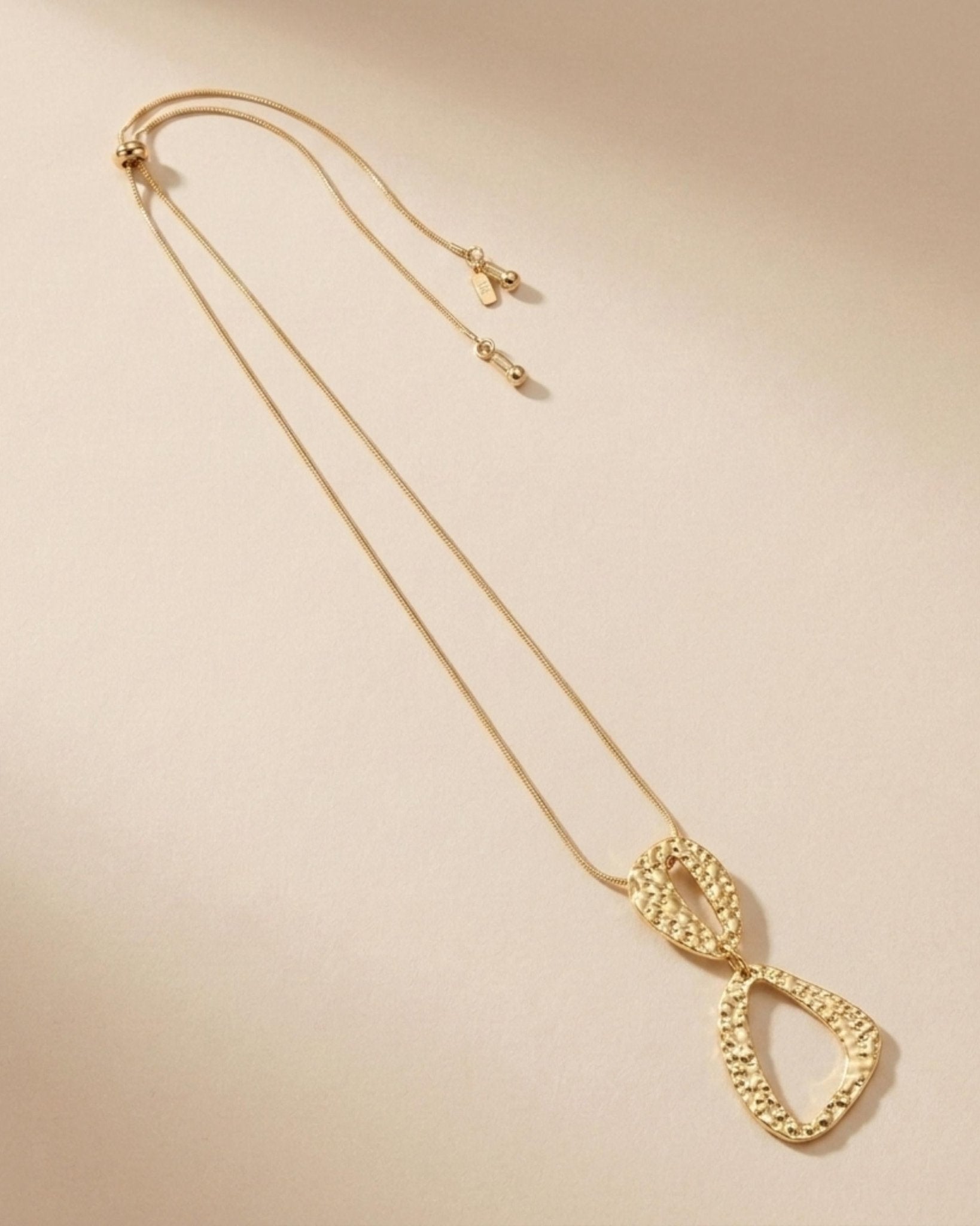 RAGNA Waterproof 18K Gold Plated Original Simple Necklace - Adjustable Chain & Hammered Stainless Steel - DANSK Copenhagen