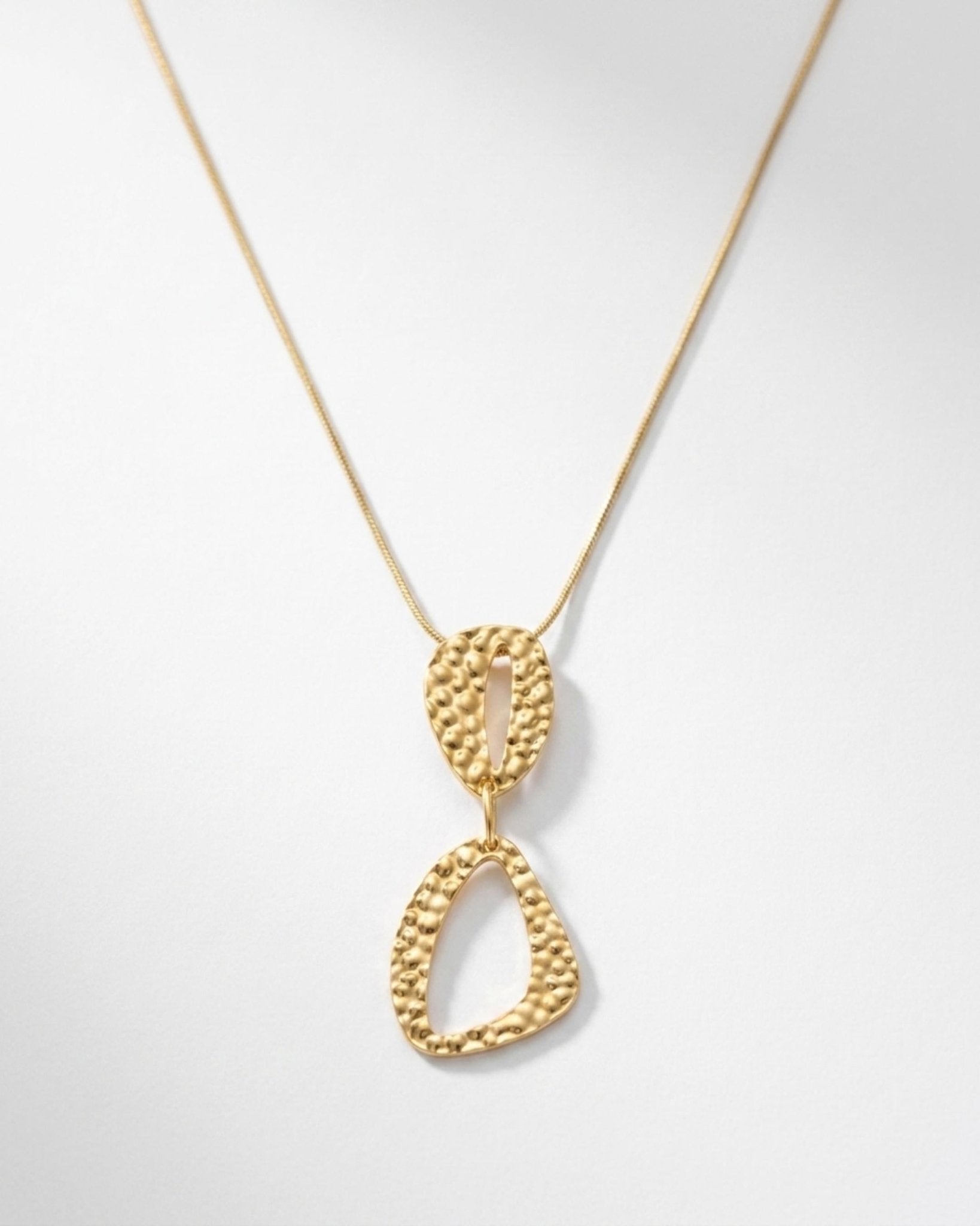 RAGNA Waterproof 18K Gold Plated Original Simple Necklace - Adjustable Chain & Hammered Stainless Steel - DANSK Copenhagen