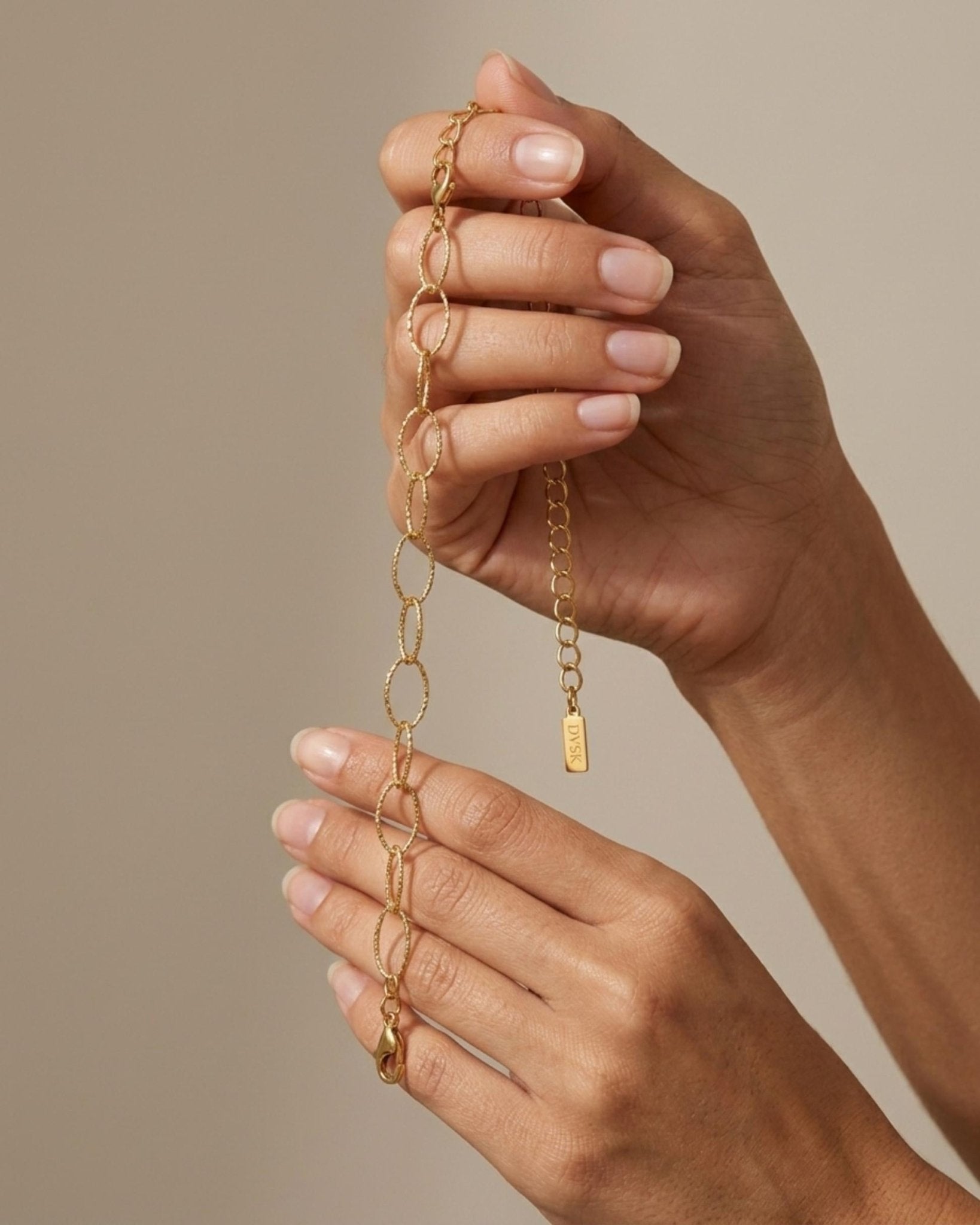 RAGNA Waterproof 18K Gold Plated Oval Link Bracelet - Structured Stainless Steel - DANSK Copenhagen