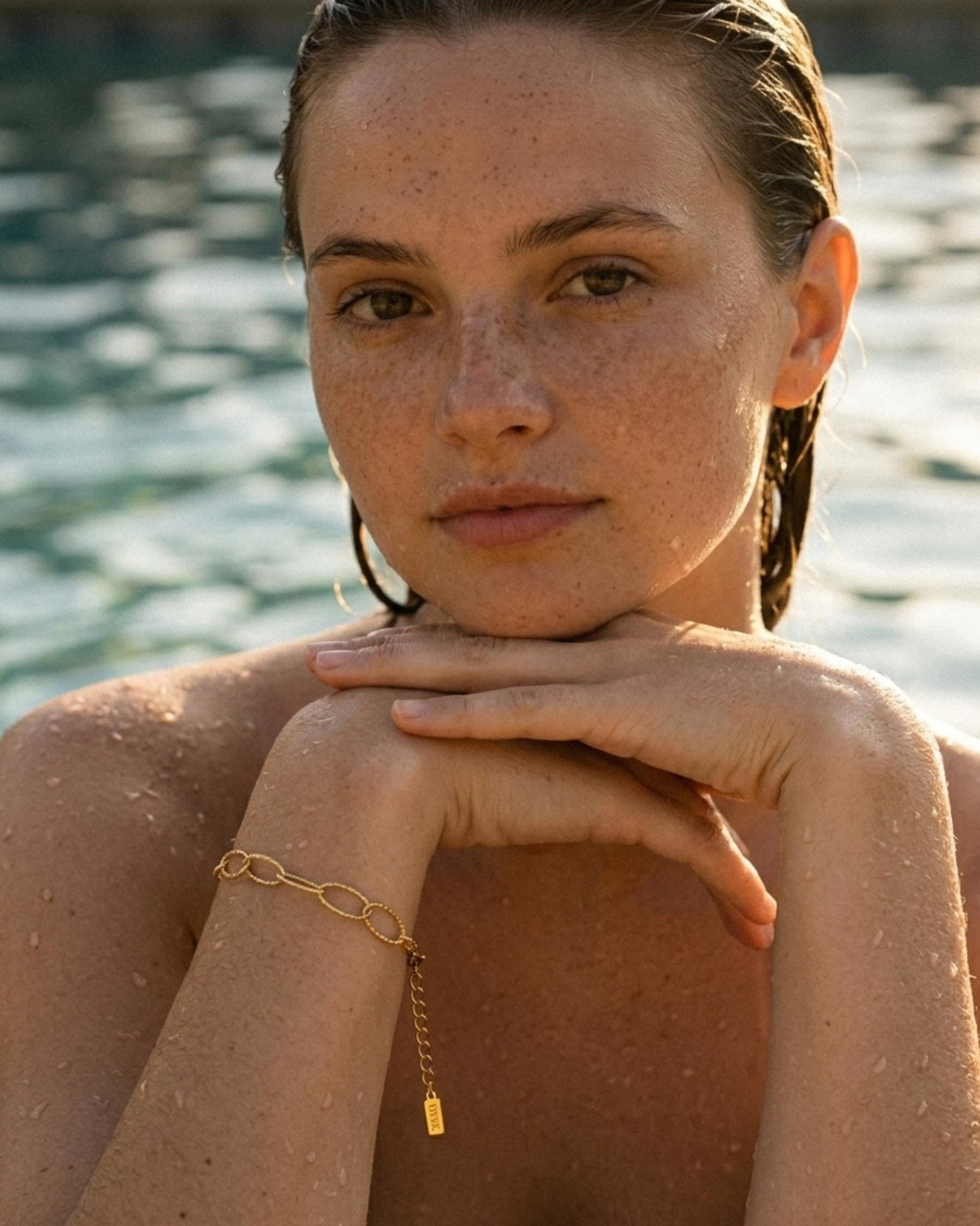 RAGNA Waterproof 18K Gold Plated Oval Link Bracelet - Structured Stainless Steel - DANSK Copenhagen