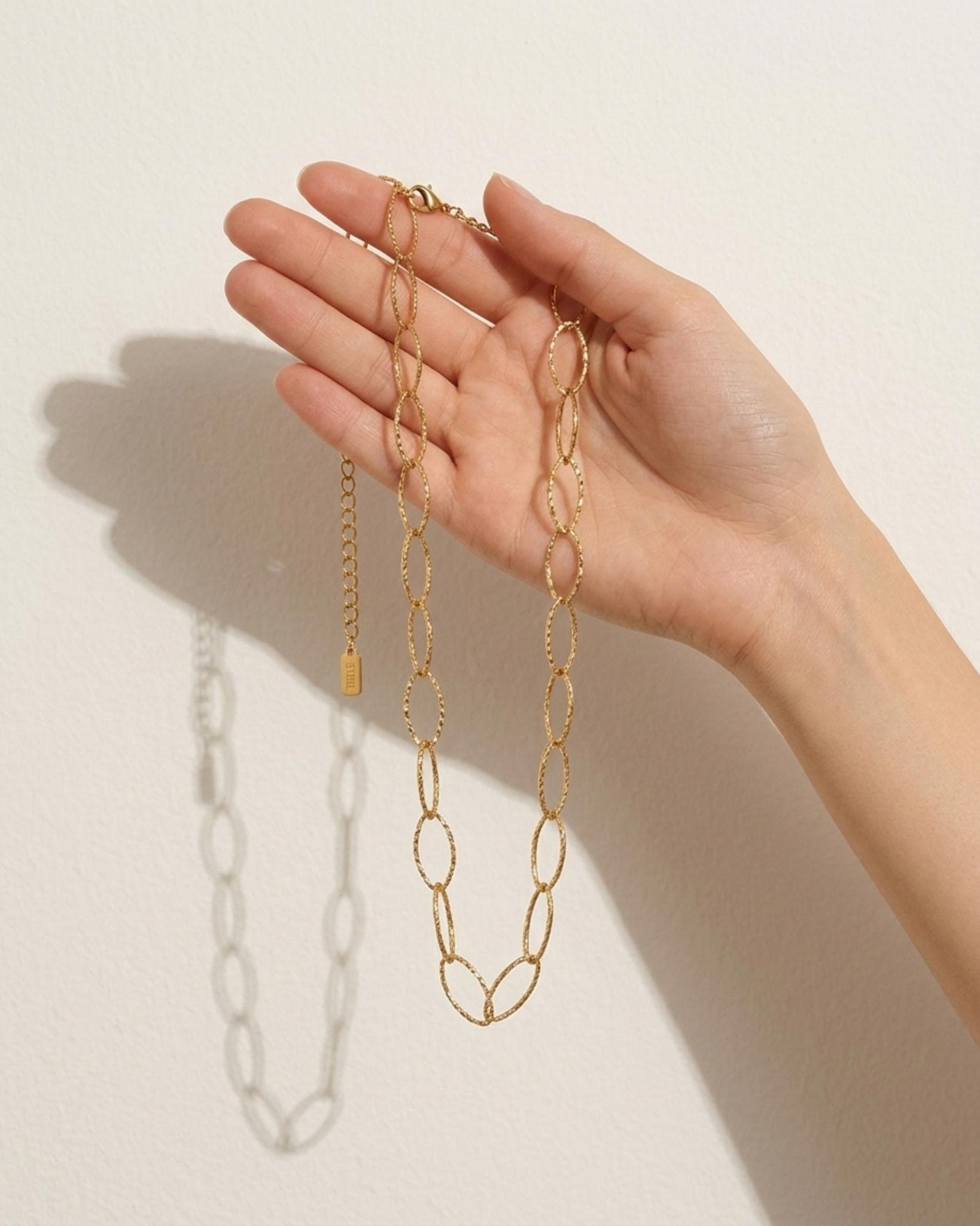 RAGNA Waterproof 18K Gold Plated Oval Link Necklace - Structured Stainless Steel - DANSK Copenhagen