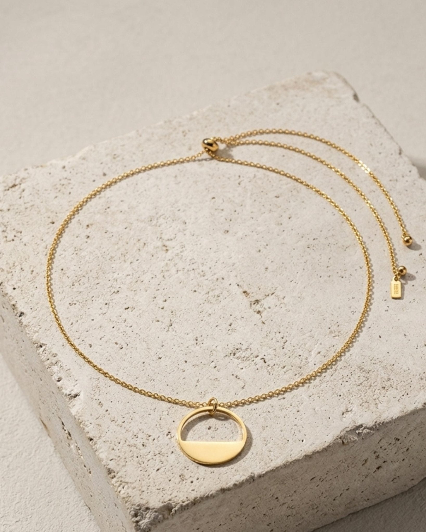 SAGA Waterproof 18K Gold Plated Necklace – Adjustable Chain & Brushed Stainless Steel - DANSK Copenhagen