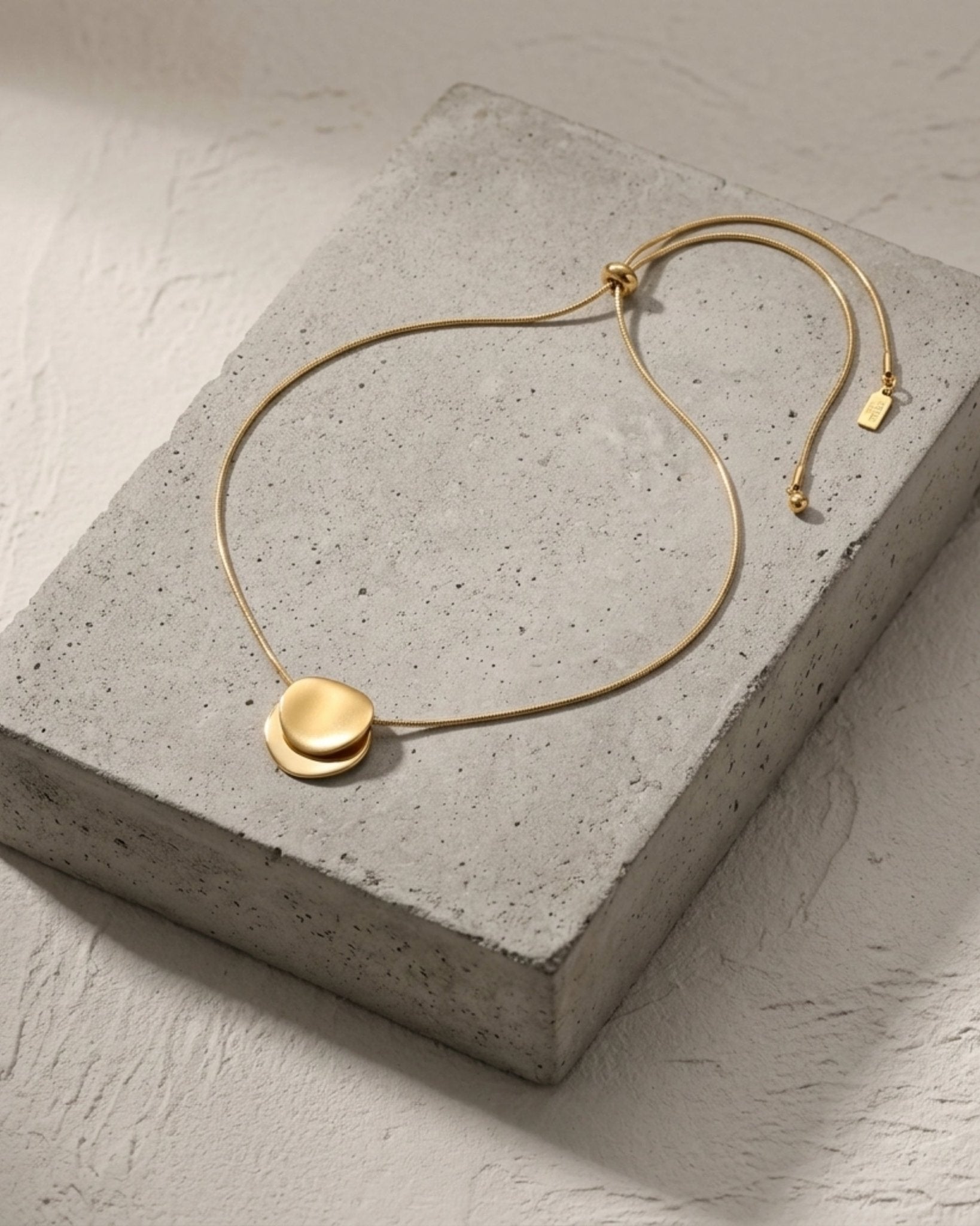 TOVE Waterproof 18K Gold Plated Necklace - Adjustable Chain & Brushed/Polished Stainless Steel - DANSK Copenhagen