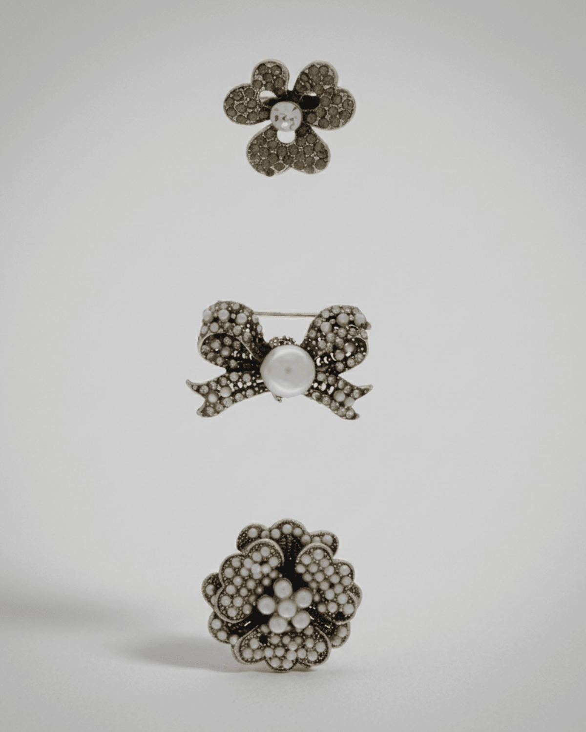 Tracey 3in1 Bow Pearl Brooch Set -DNSK Copenhagen