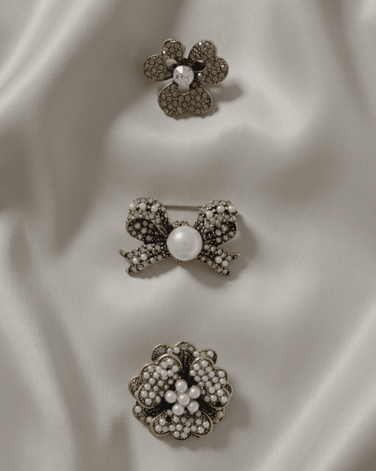 Tracey 3in1 Bow Pearl Brooch Set -DNSK Copenhagen