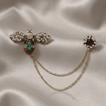 Tracey Bee With Chain Brooch Green 30x47x105mm -DNSK Copenhagen