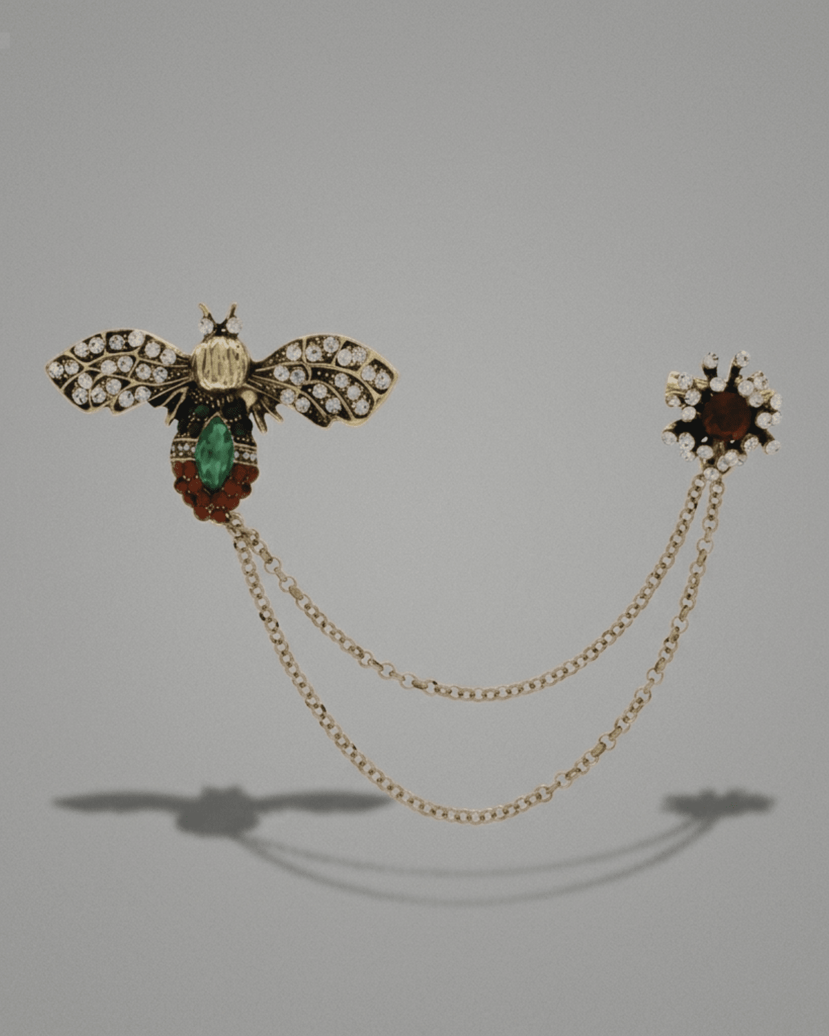 Tracey Bee With Chain Brooch Green 30x47x105mm -DNSK Copenhagen