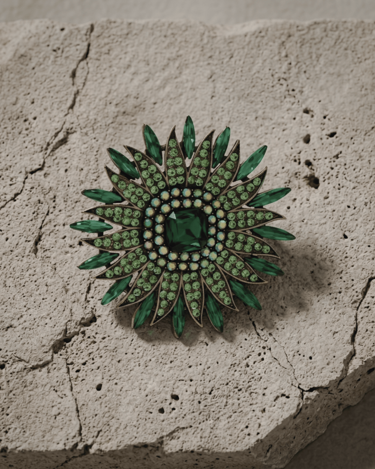 Tracey Colorful Brooch Green 56x56mm -DNSK Copenhagen