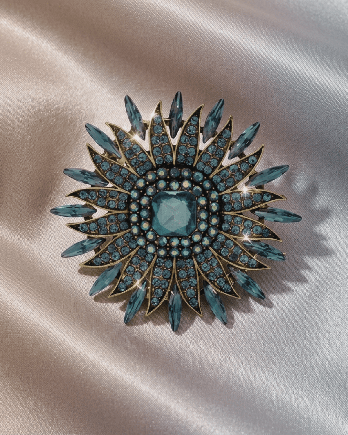 Tracey Colorfull Brooch Blue 56x56mm -DNSK Copenhagen