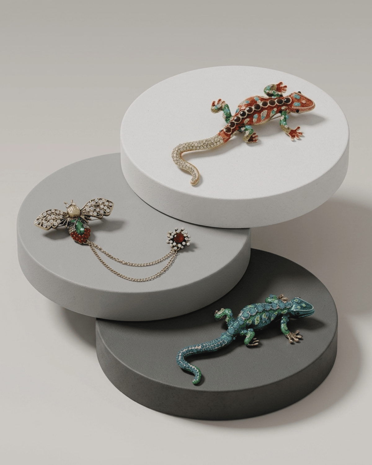 Tracey Salamander Brooch Red 102x56mm -DNSK Copenhagen