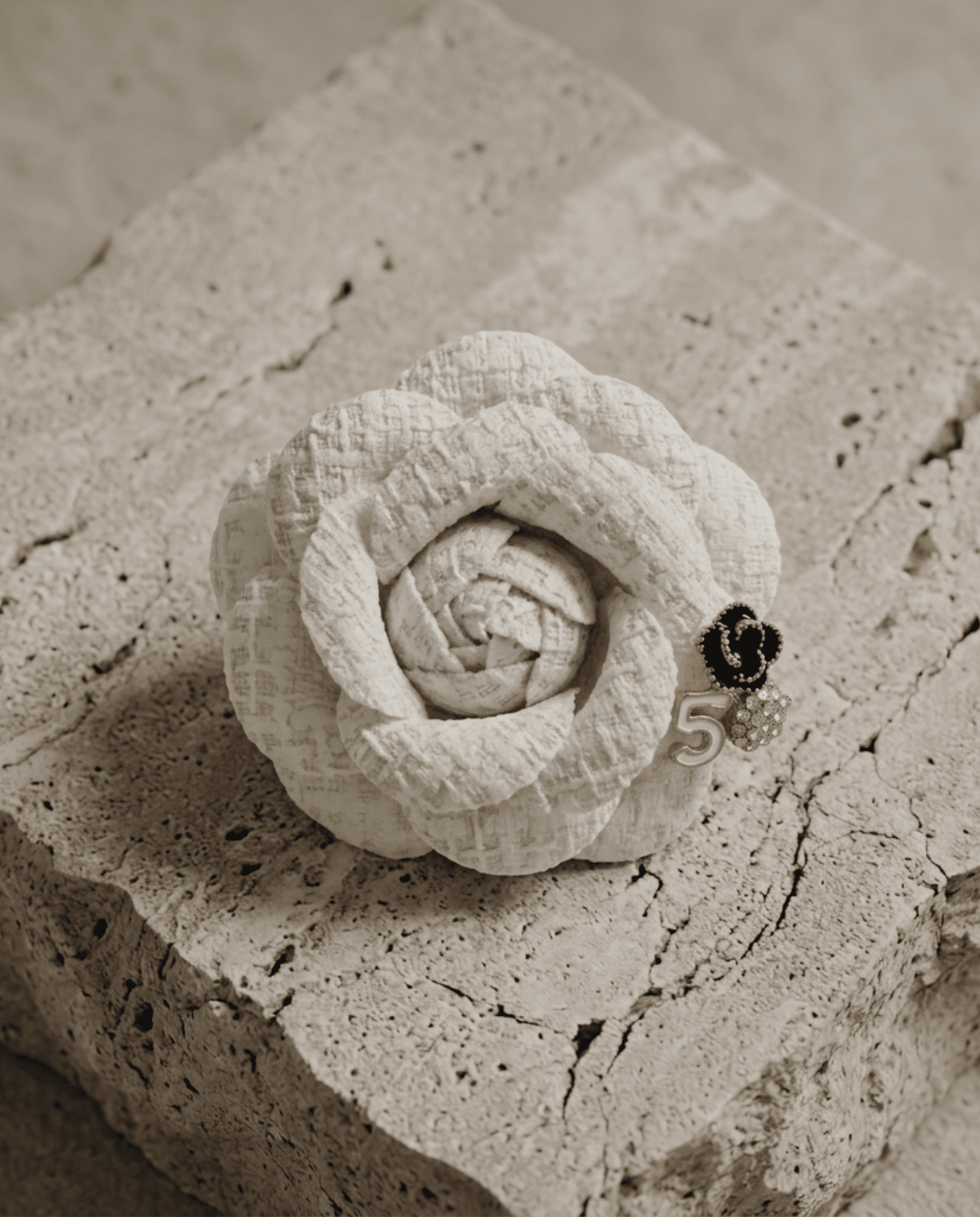 Tracey Wowen Brooch with 3 Pins Cream -DNSK Copenhagen