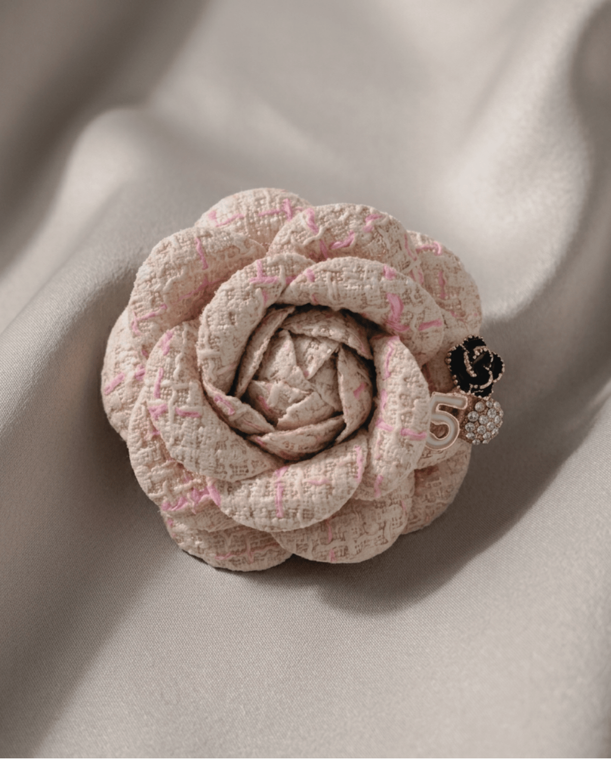 Tracey Wowen Brooch with 3 Pins Pink -DNSK Copenhagen