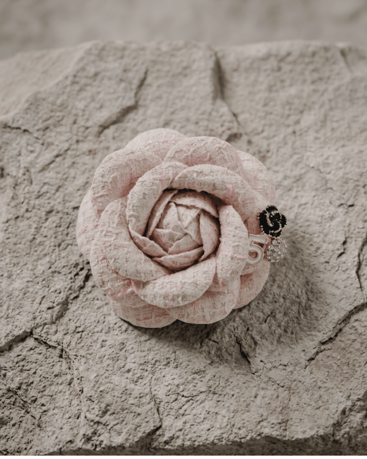 Tracey Wowen Brooch with 3 Pins Pink -DNSK Copenhagen