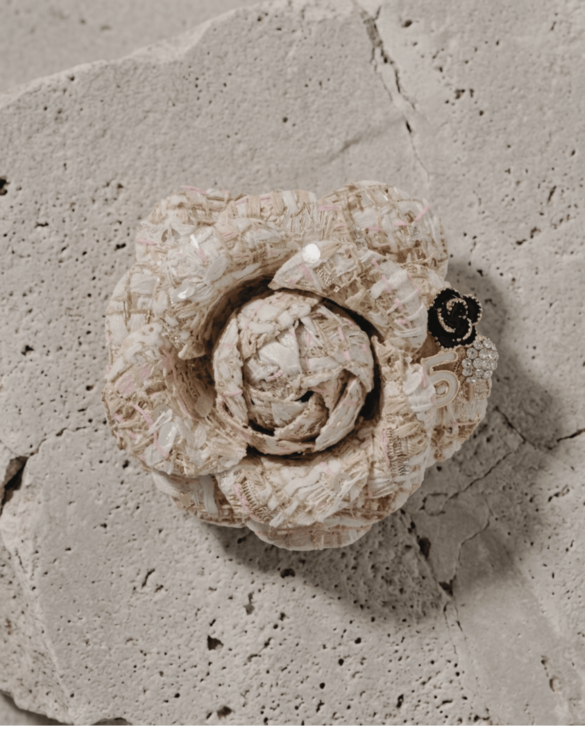 Tracey Wowen Brooch with 3 Pins Sand -DNSK Copenhagen