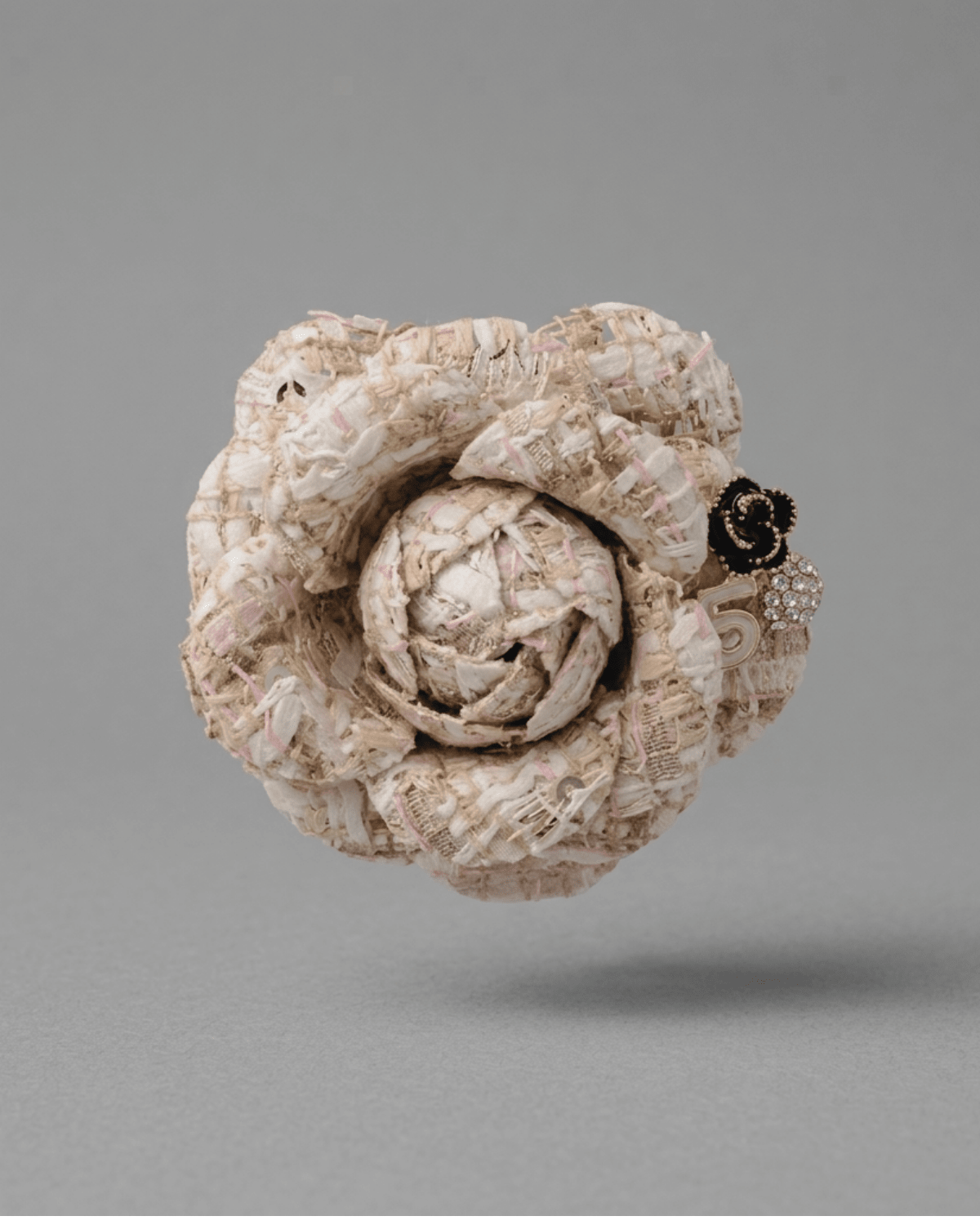 Tracey Wowen Brooch with 3 Pins Sand -DNSK Copenhagen