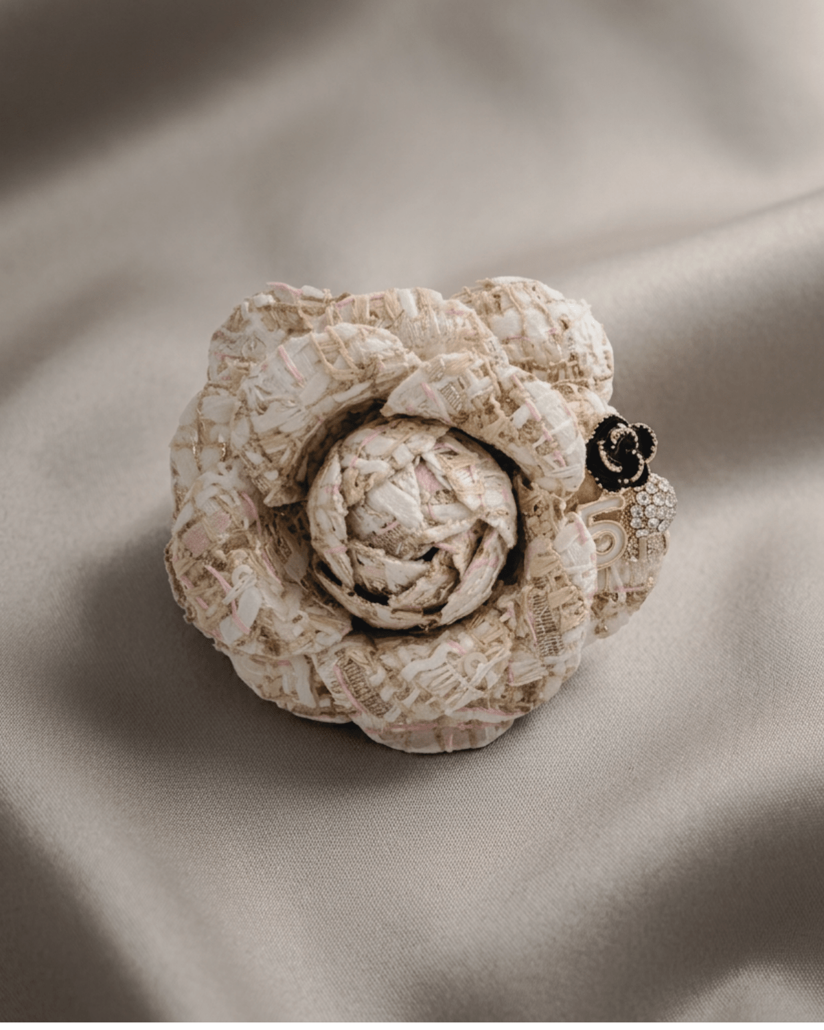 Tracey Wowen Brooch with 3 Pins Sand -DNSK Copenhagen
